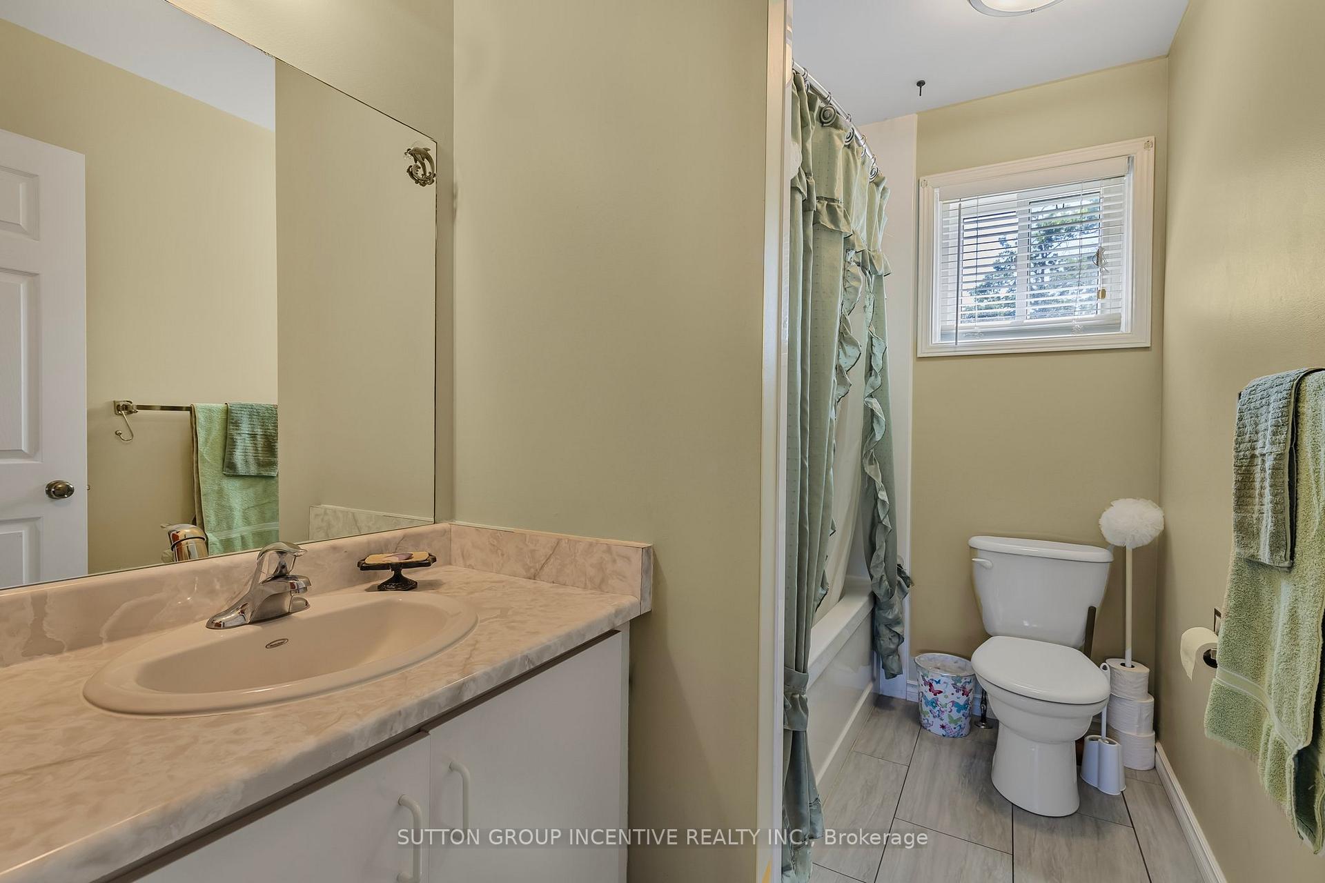 Photo 31 of 10 Keats Drive, Barrie, Letitia Heights — HOMEH