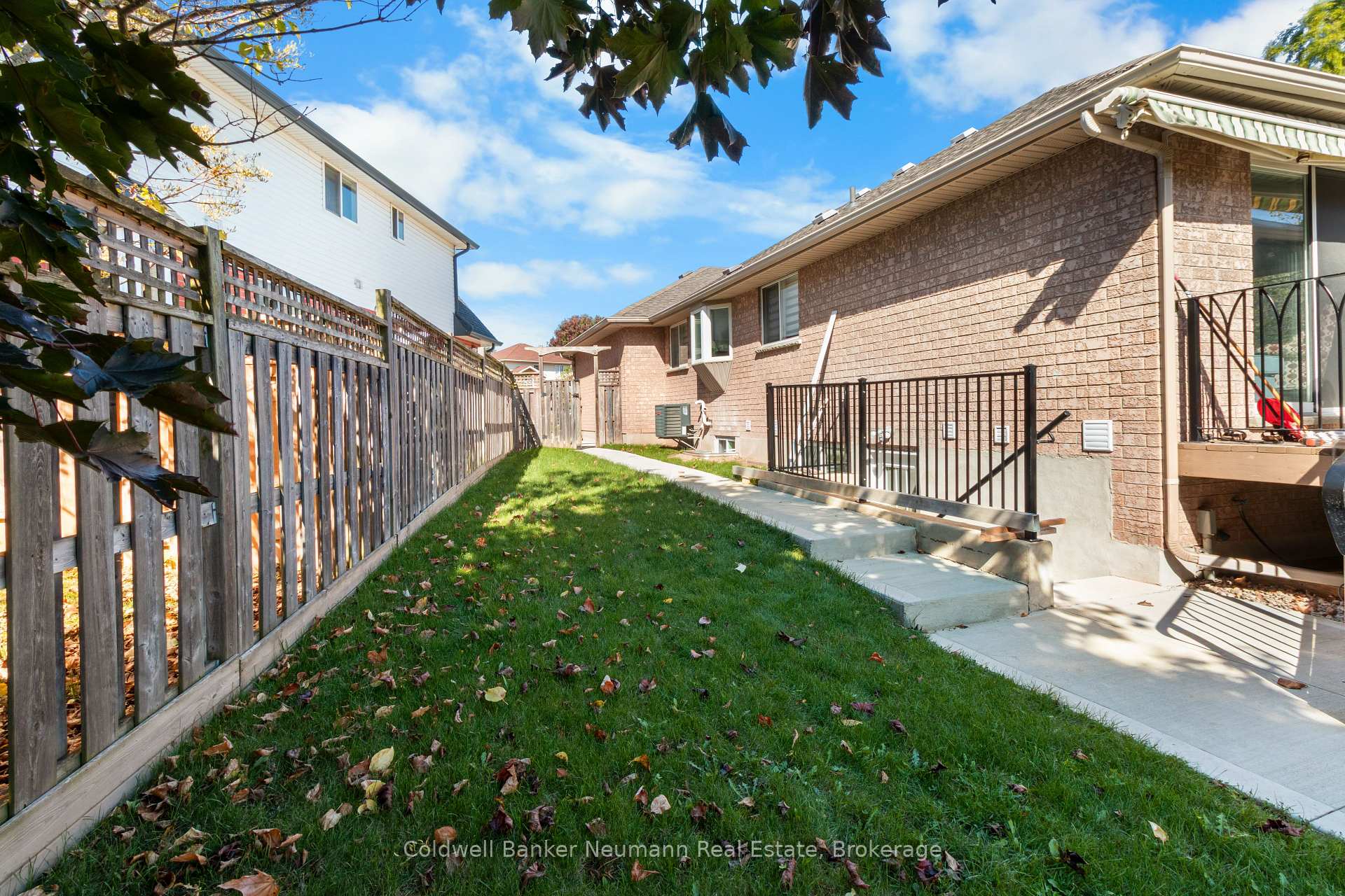Photo 16 of Unit B, 45 Hayward Crescent, Guelph, Clairfields/Hanlon Business Park — HOMEH