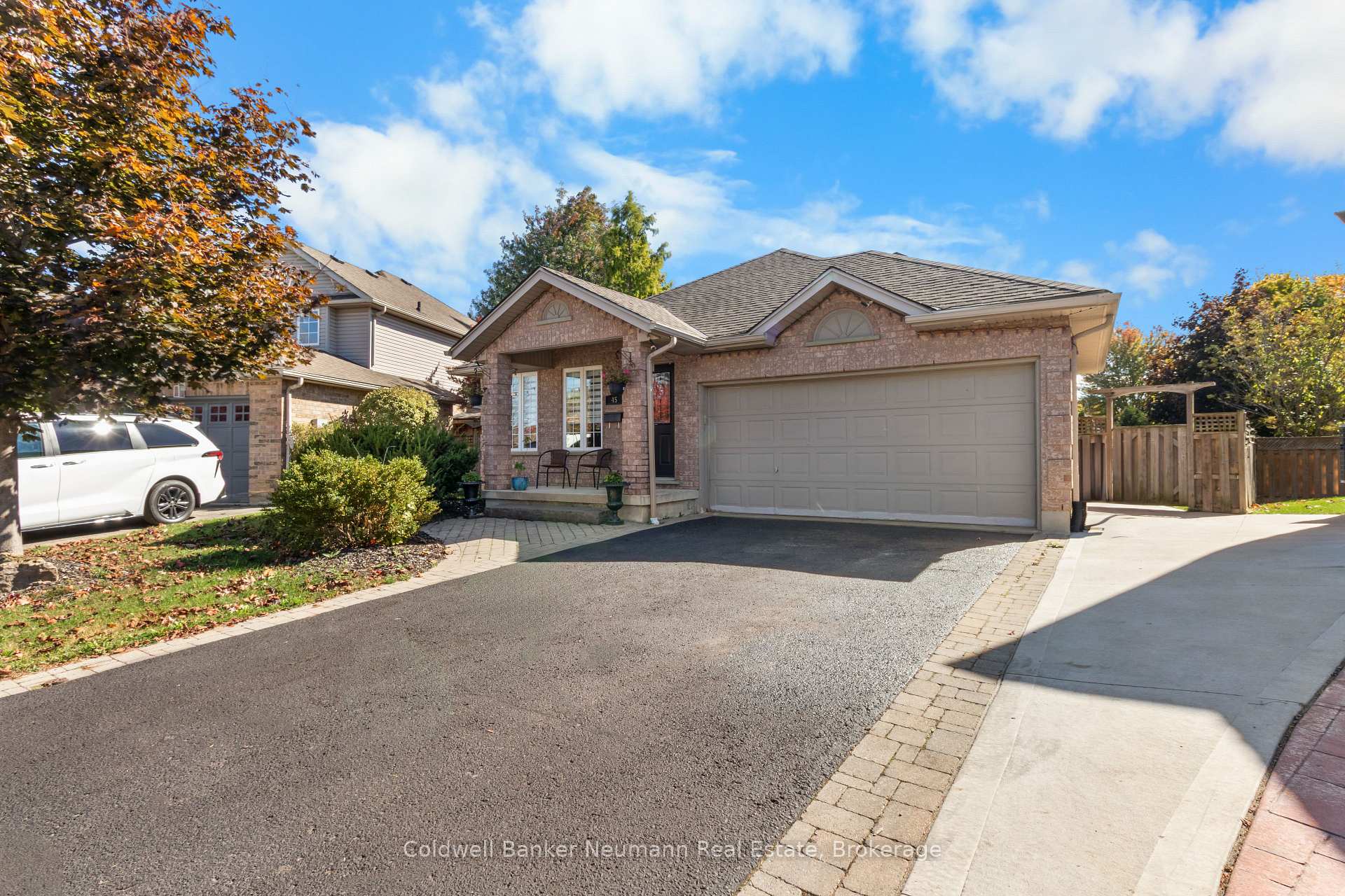 Photo 18 of Unit B, 45 Hayward Crescent, Guelph, Clairfields/Hanlon Business Park — HOMEH