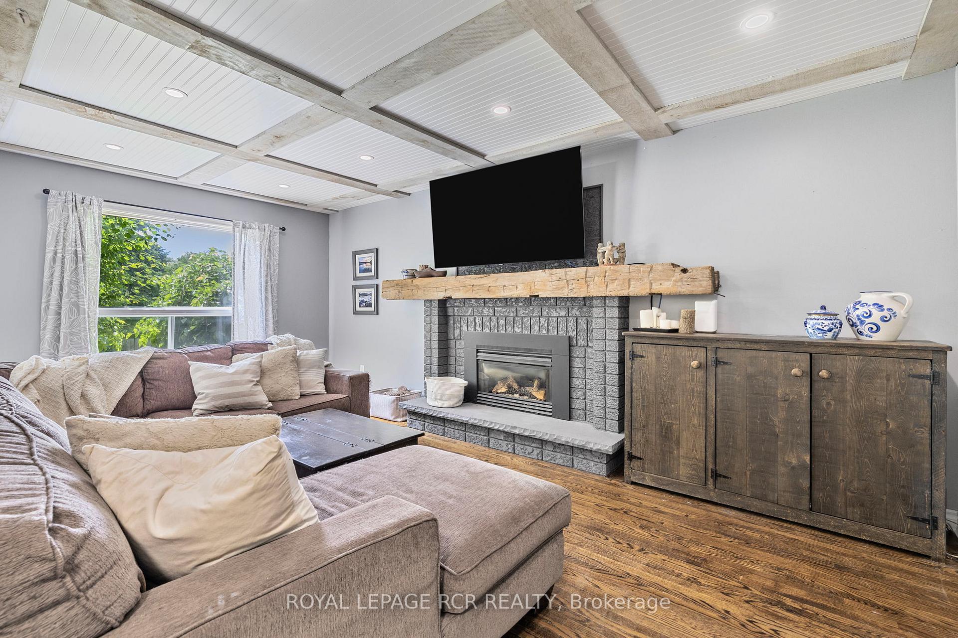 Photo 8 of 11 Litner Crescent, Georgina, Keswick North — HOMEH