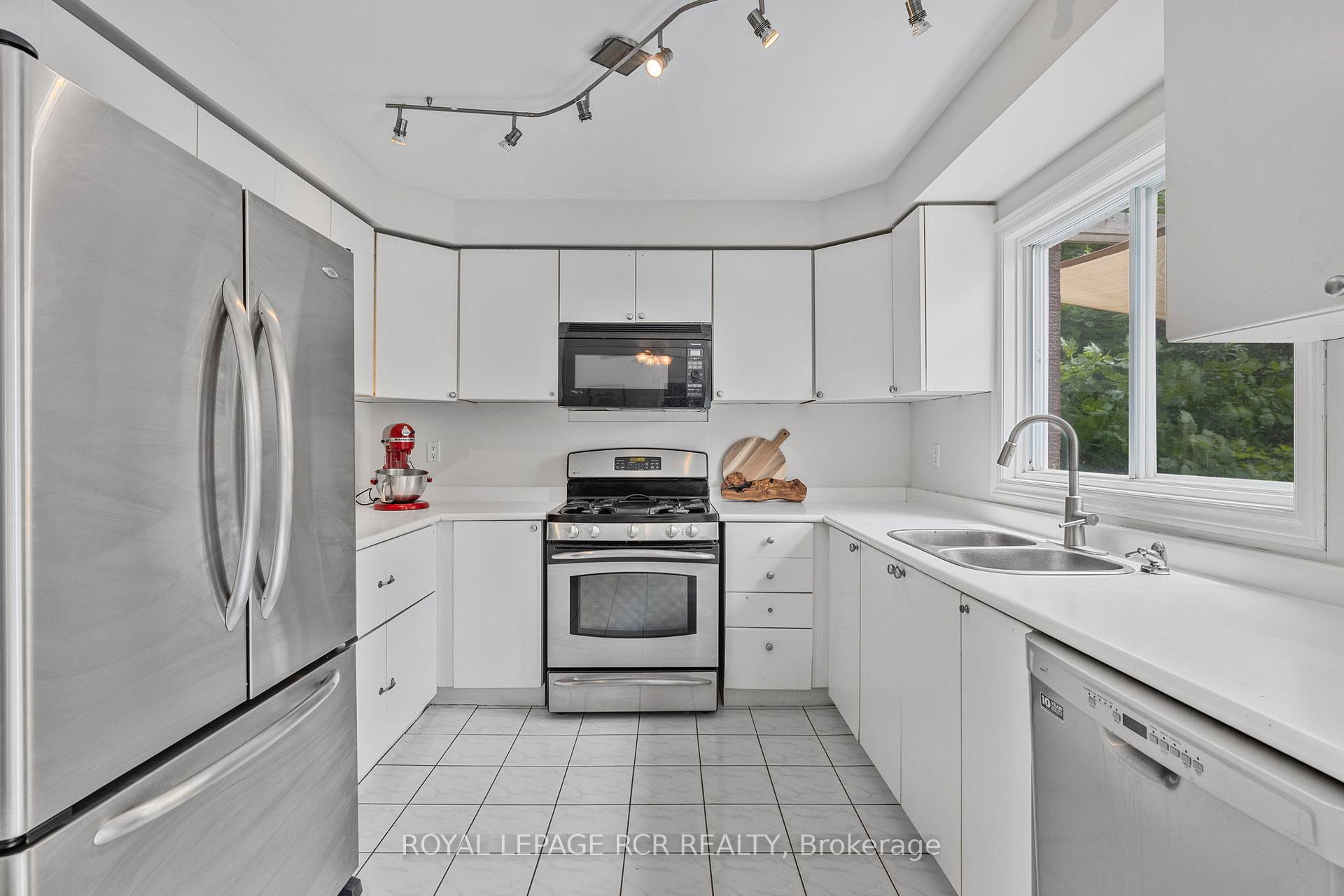 Photo 10 of 11 Litner Crescent, Georgina, Keswick North — HOMEH