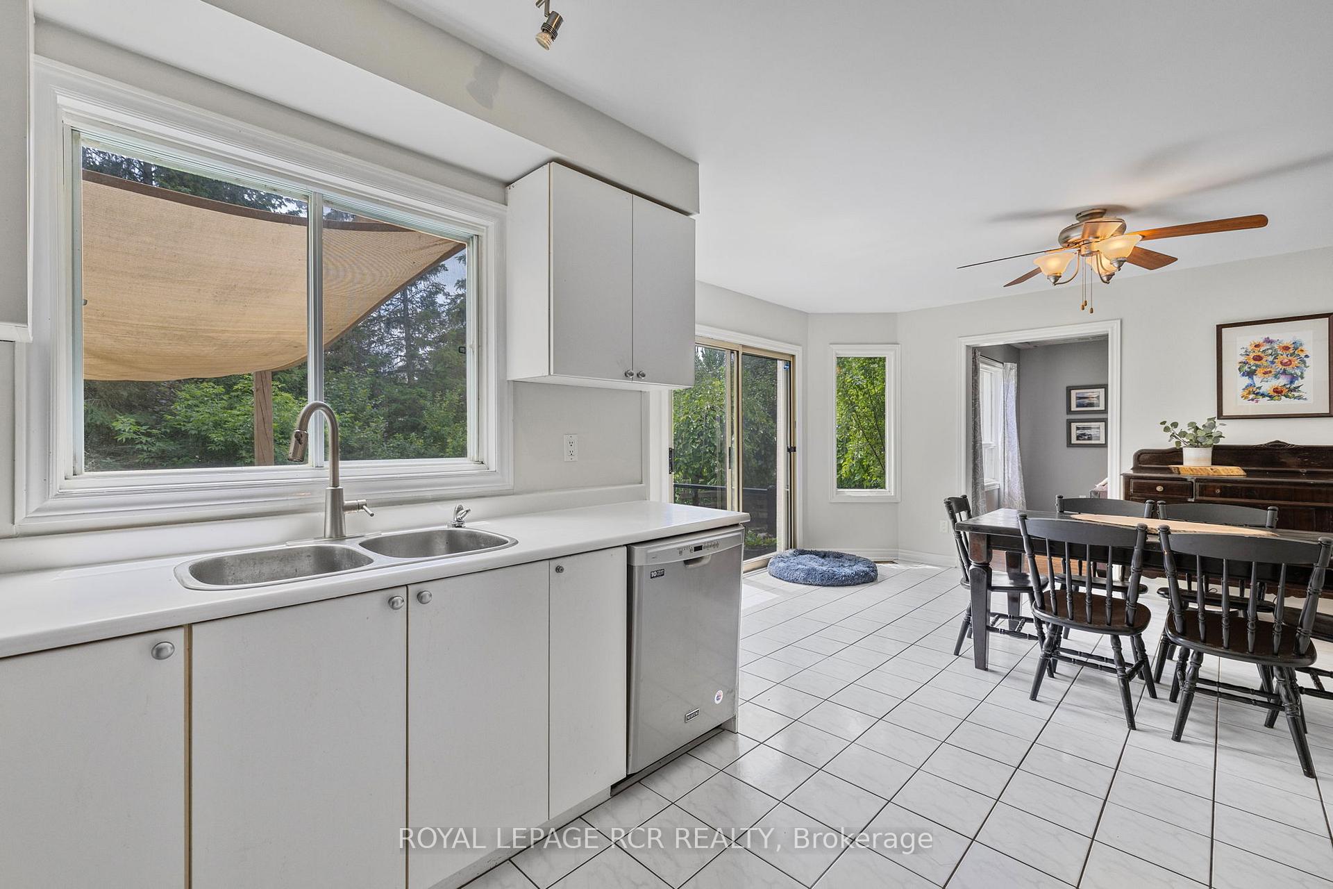 Photo 12 of 11 Litner Crescent, Georgina, Keswick North — HOMEH