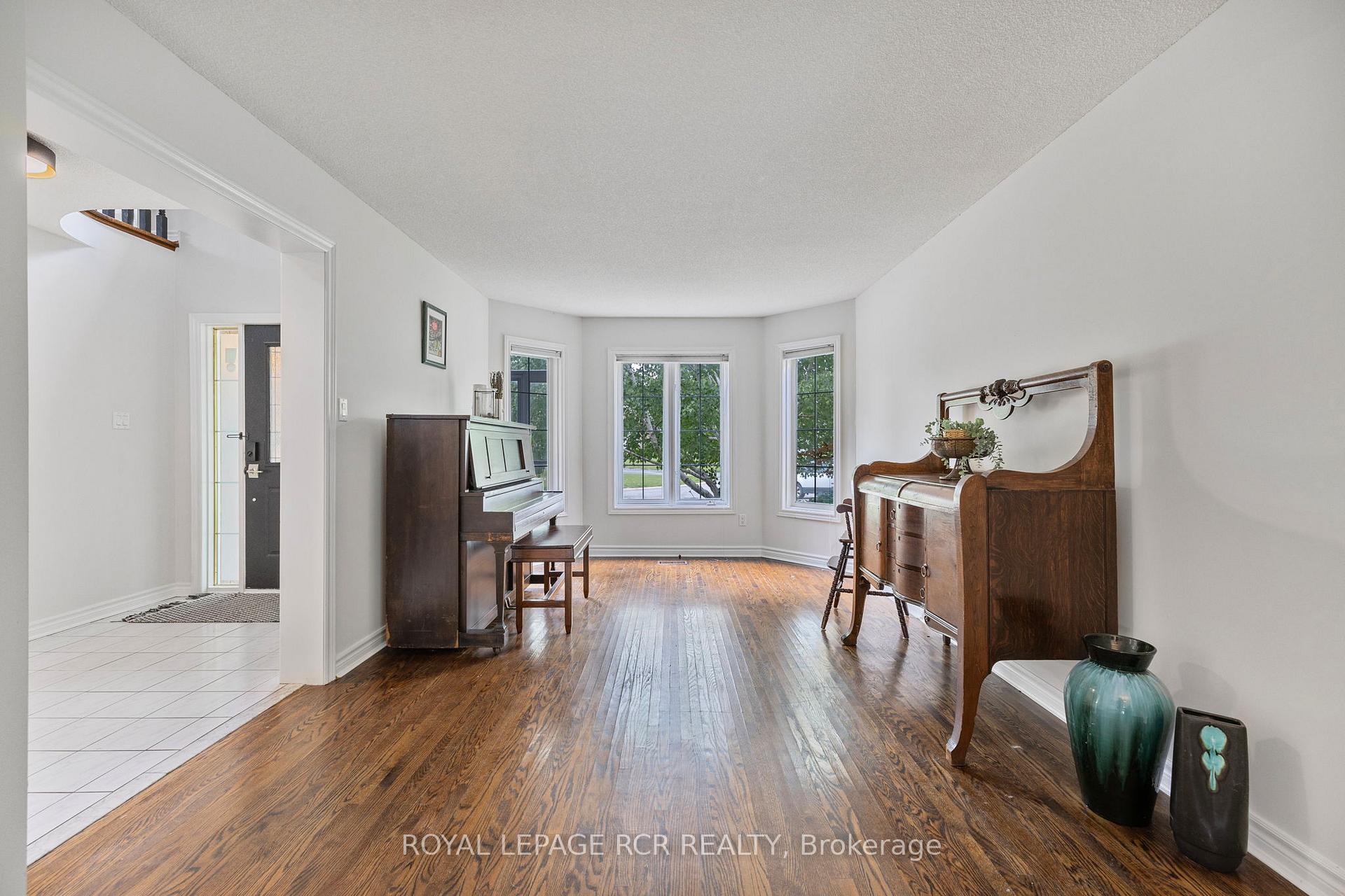 Photo 15 of 11 Litner Crescent, Georgina, Keswick North — HOMEH