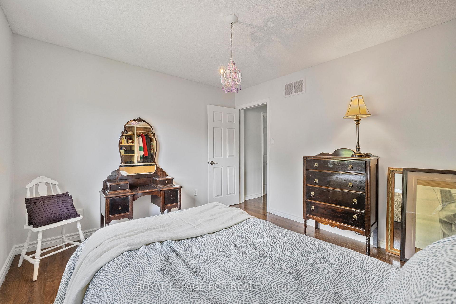 Photo 23 of 11 Litner Crescent, Georgina, Keswick North — HOMEH