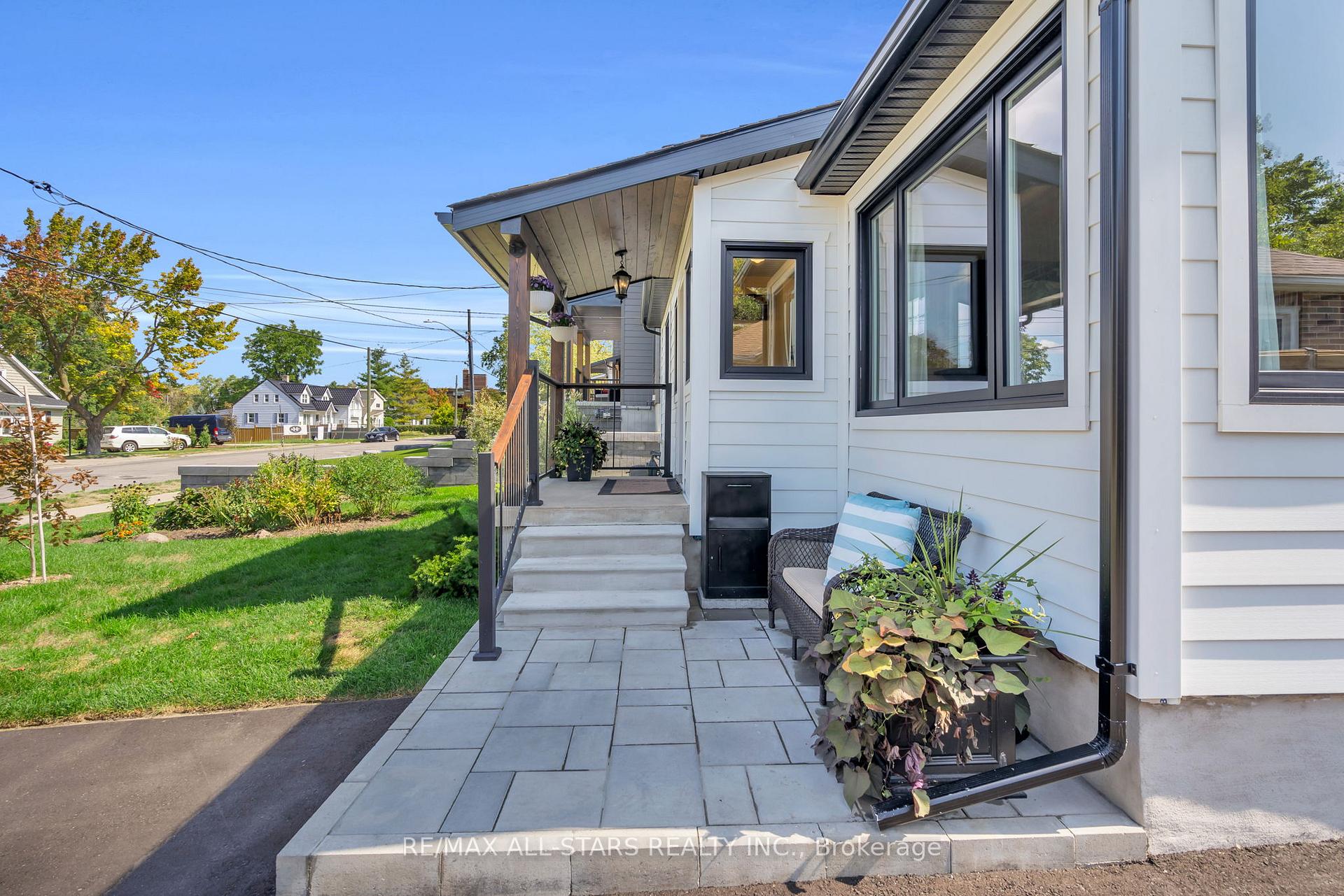 Photo 6 of 61 Holgate Street, Barrie, Allandale — HOMEH