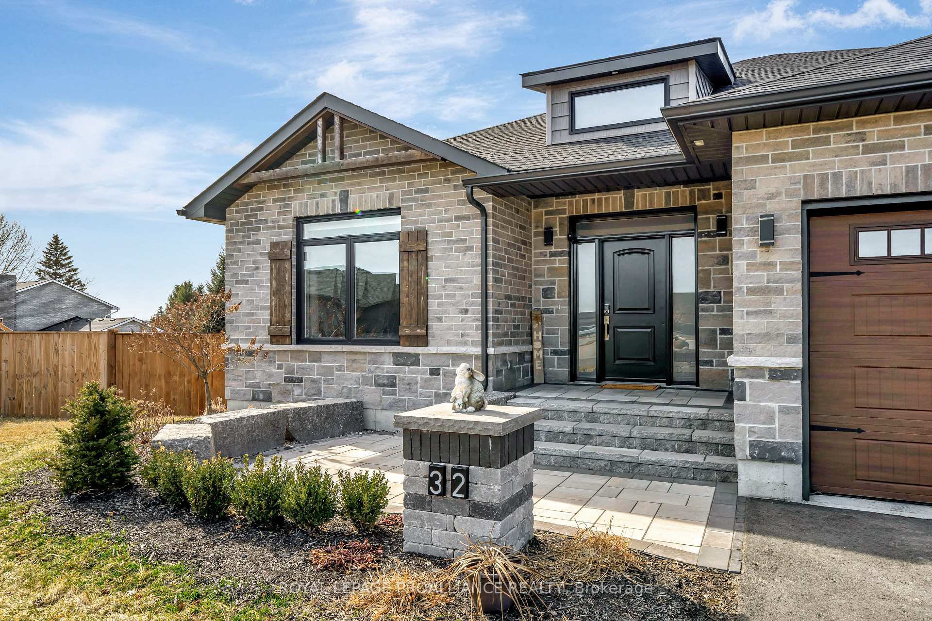 Photo 2 of 32 Lehtinen Crescent, Belleville, Belleville Ward — HOMEH