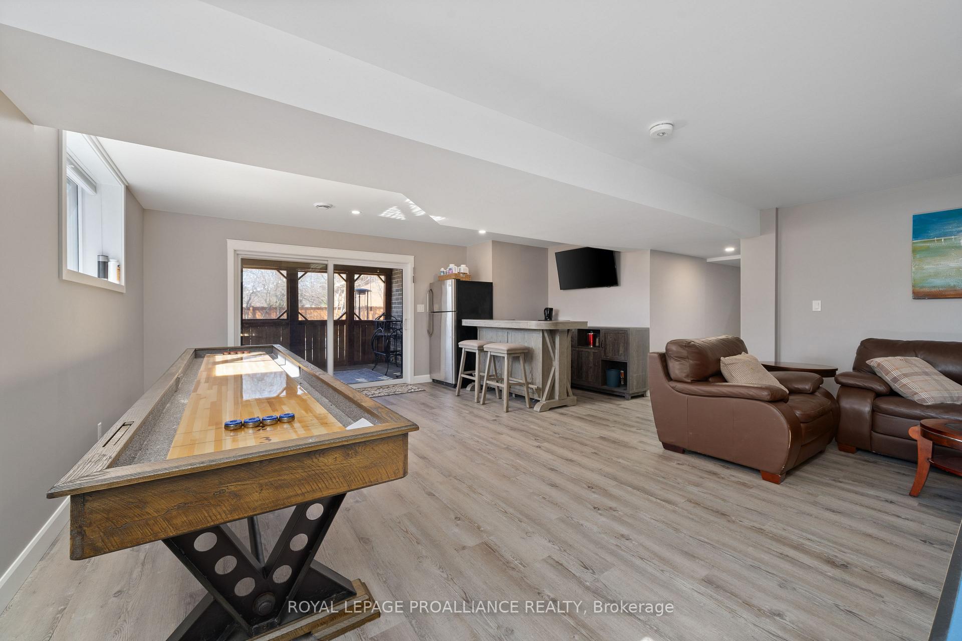 Photo 3 of 32 Lehtinen Crescent, Belleville, Belleville Ward — HOMEH