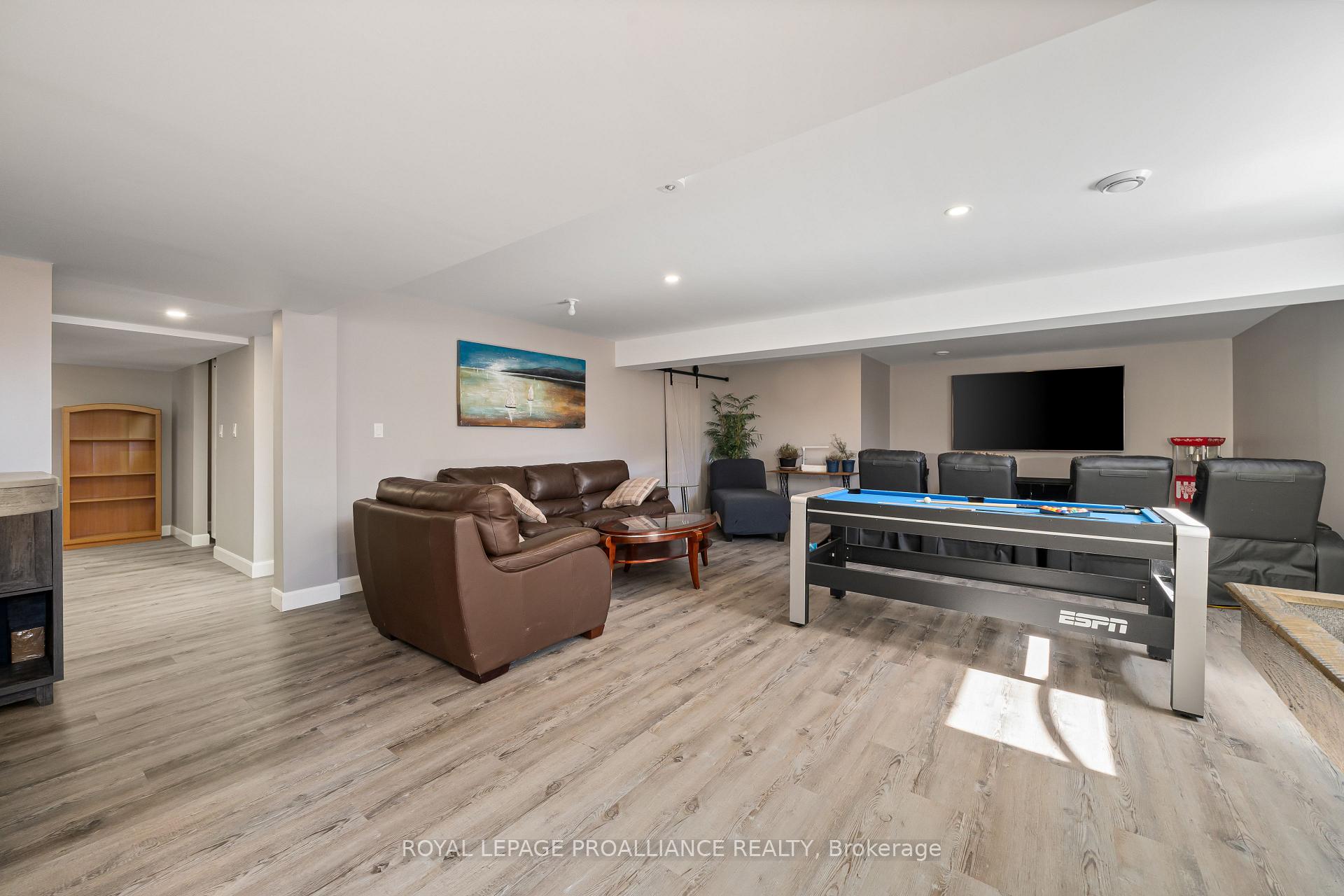 Photo 4 of 32 Lehtinen Crescent, Belleville, Belleville Ward — HOMEH