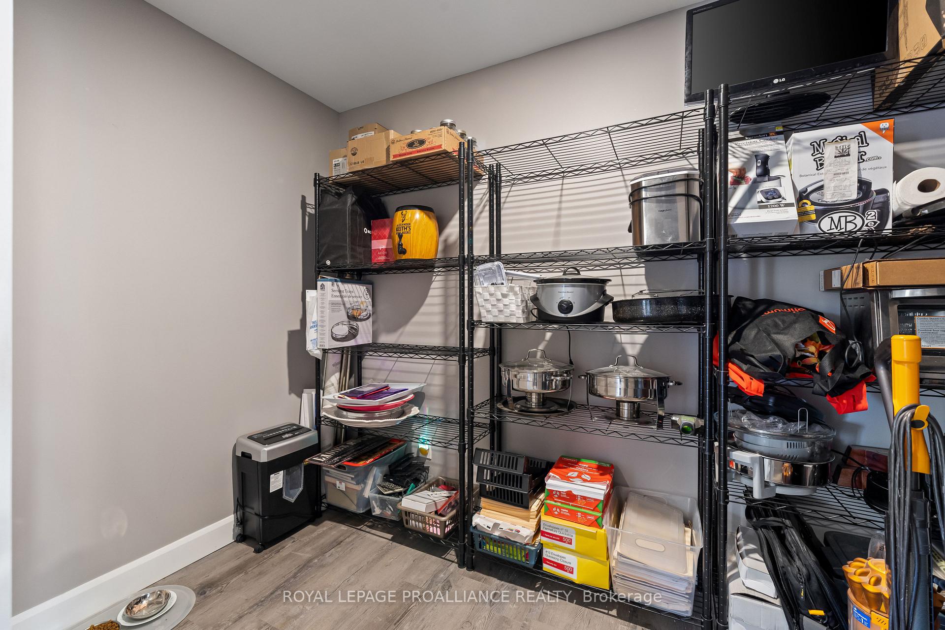Photo 12 of 32 Lehtinen Crescent, Belleville, Belleville Ward — HOMEH