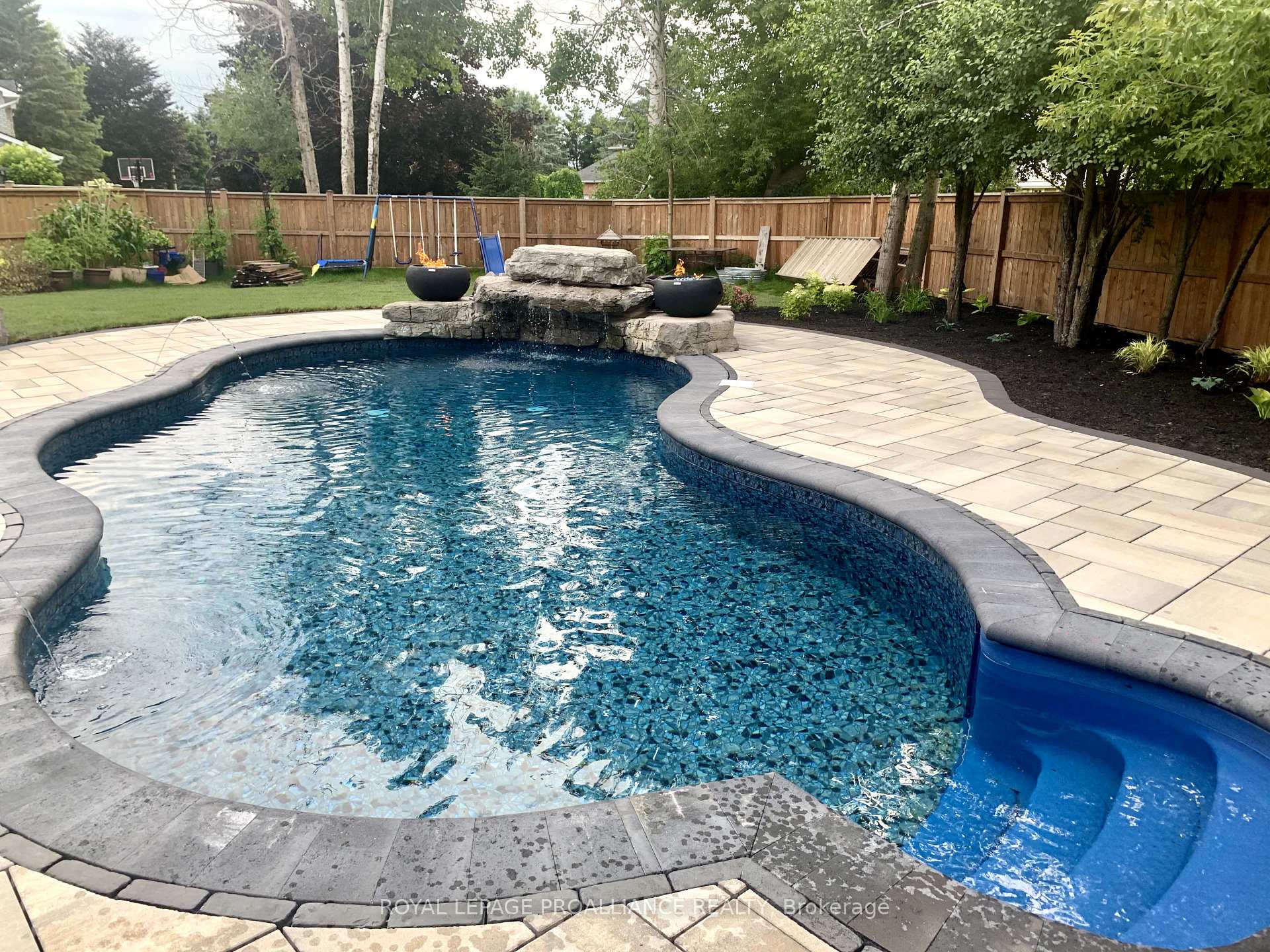 Photo 15 of 32 Lehtinen Crescent, Belleville, Belleville Ward — HOMEH