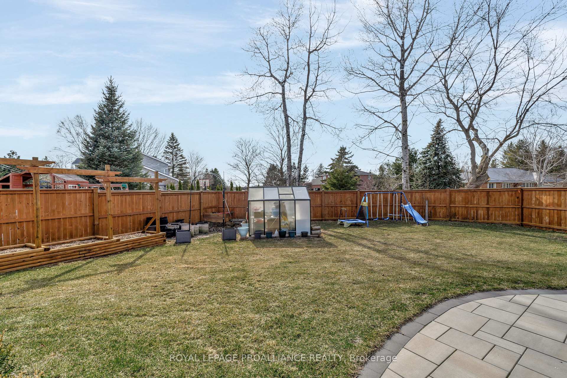 Photo 25 of 32 Lehtinen Crescent, Belleville, Belleville Ward — HOMEH