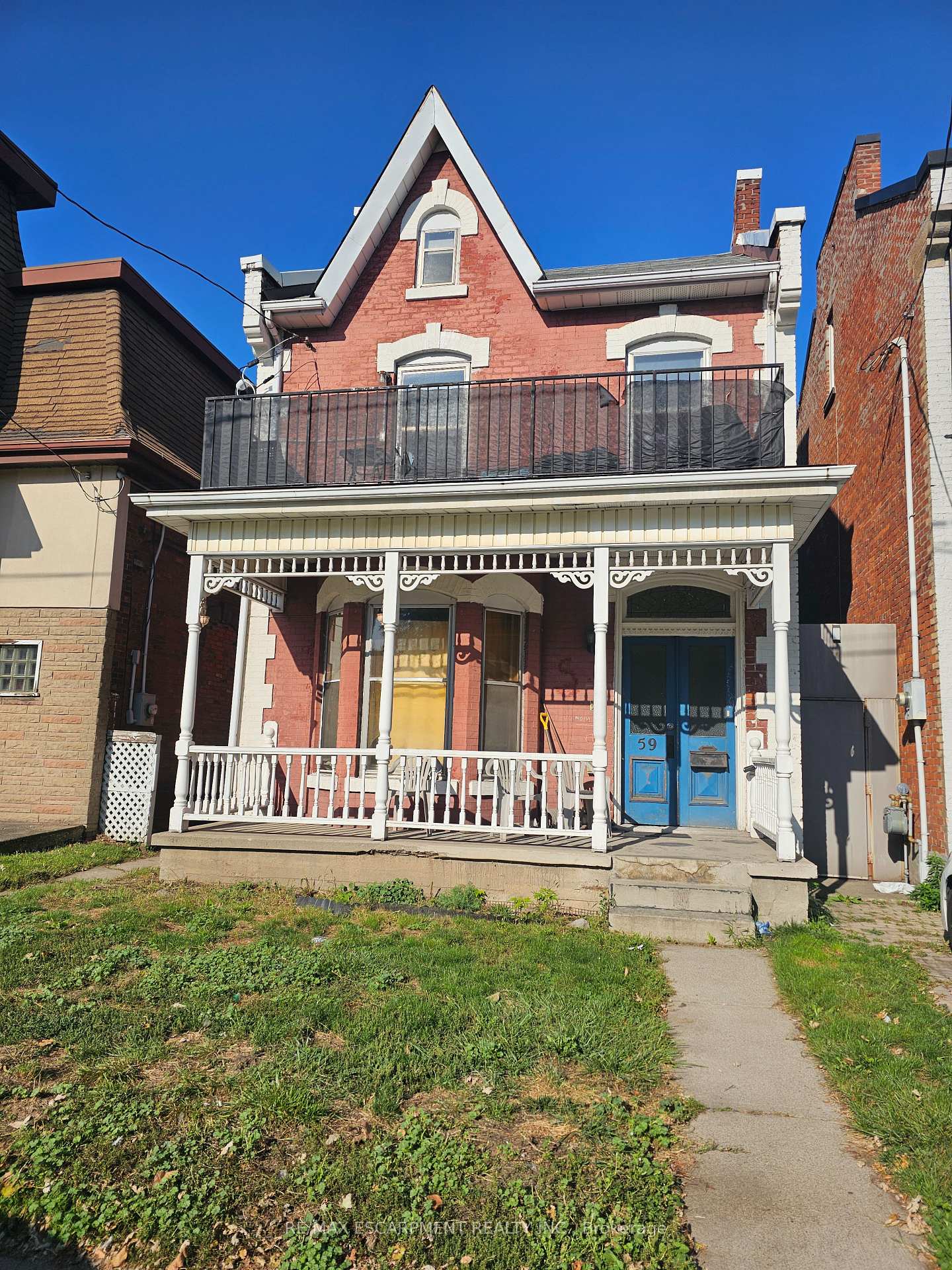 Front of 59 Victoria Avenue N