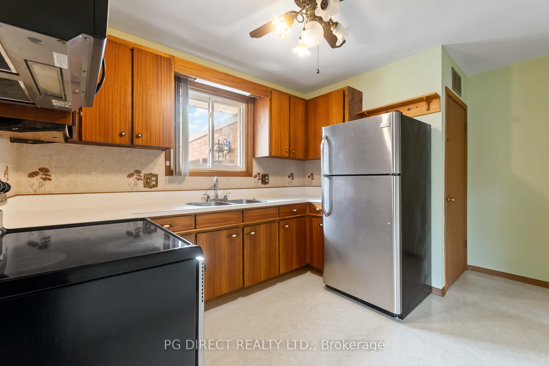 Photo 4 of 79 Fairview Road, Grimsby, Grimsby Beach — HOMEH