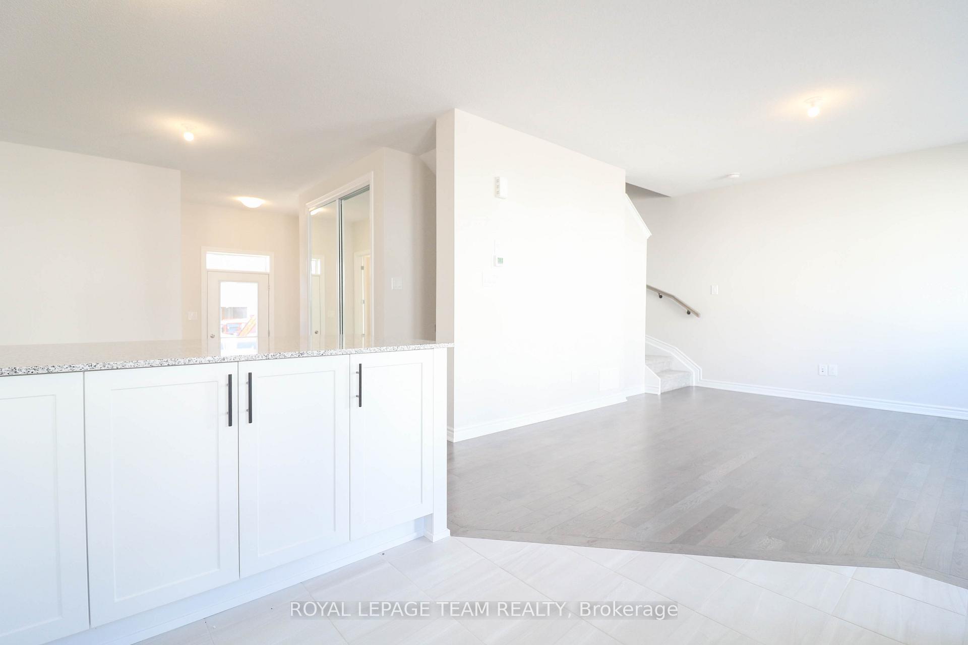 Photo 8 of 49 Focality Crescent, Ottawa, Barrhaven - Half Moon Bay — HOMEH