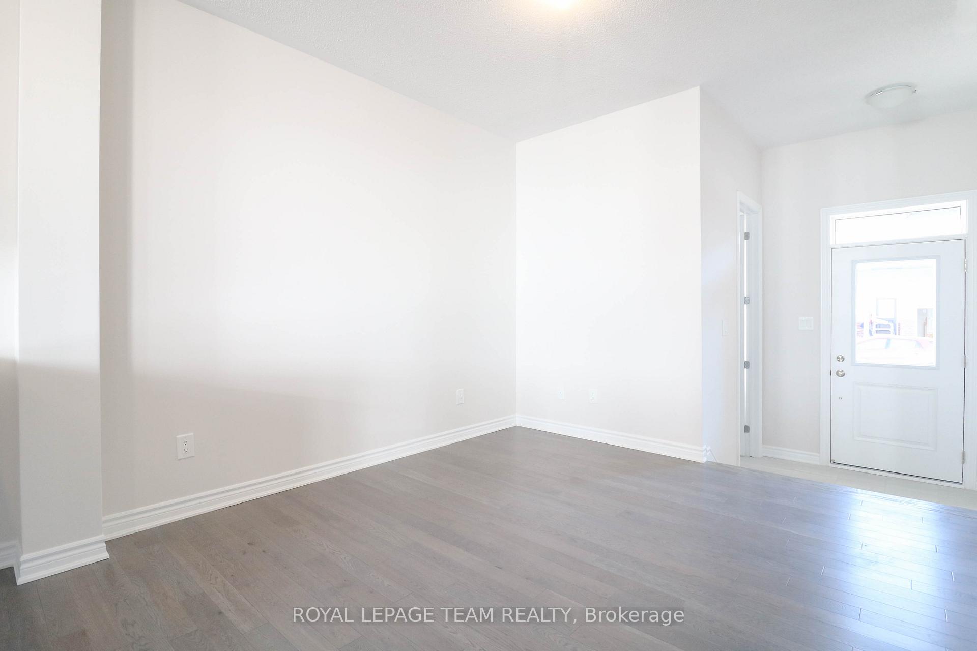 Photo 9 of 49 Focality Crescent, Ottawa, Barrhaven - Half Moon Bay — HOMEH
