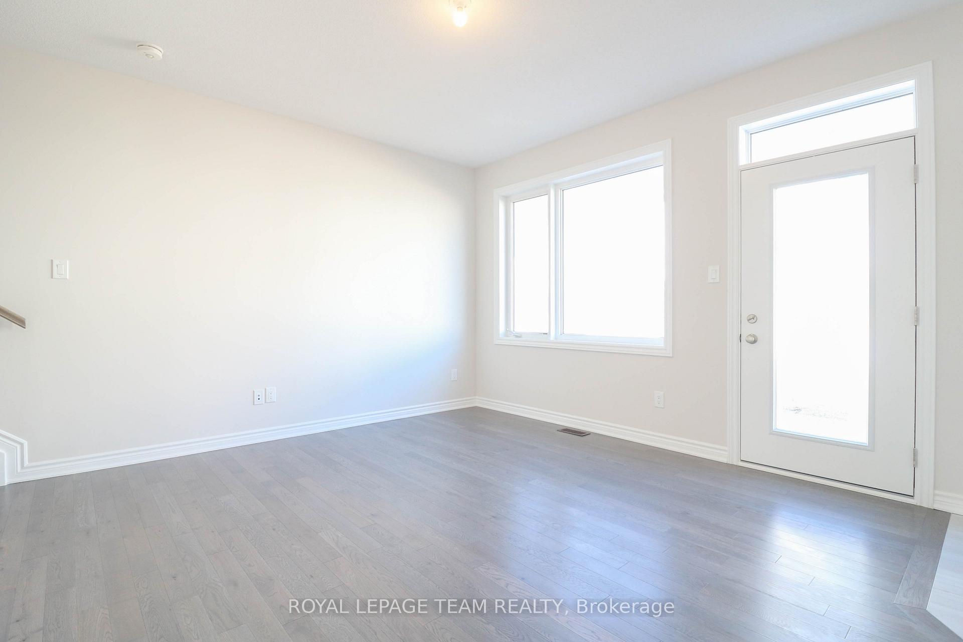 Photo 10 of 49 Focality Crescent, Ottawa, Barrhaven - Half Moon Bay — HOMEH
