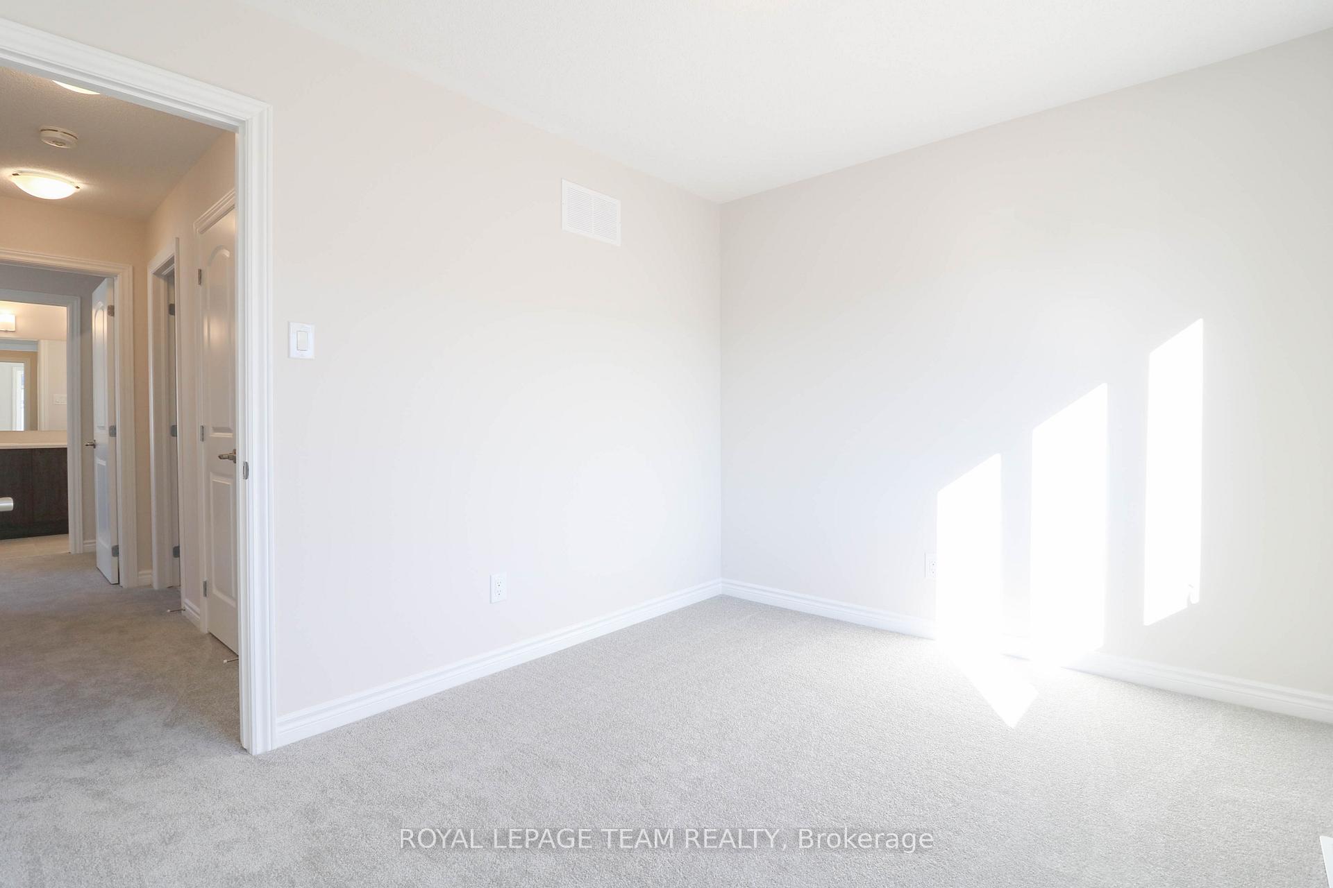 Photo 13 of 49 Focality Crescent, Ottawa, Barrhaven - Half Moon Bay — HOMEH