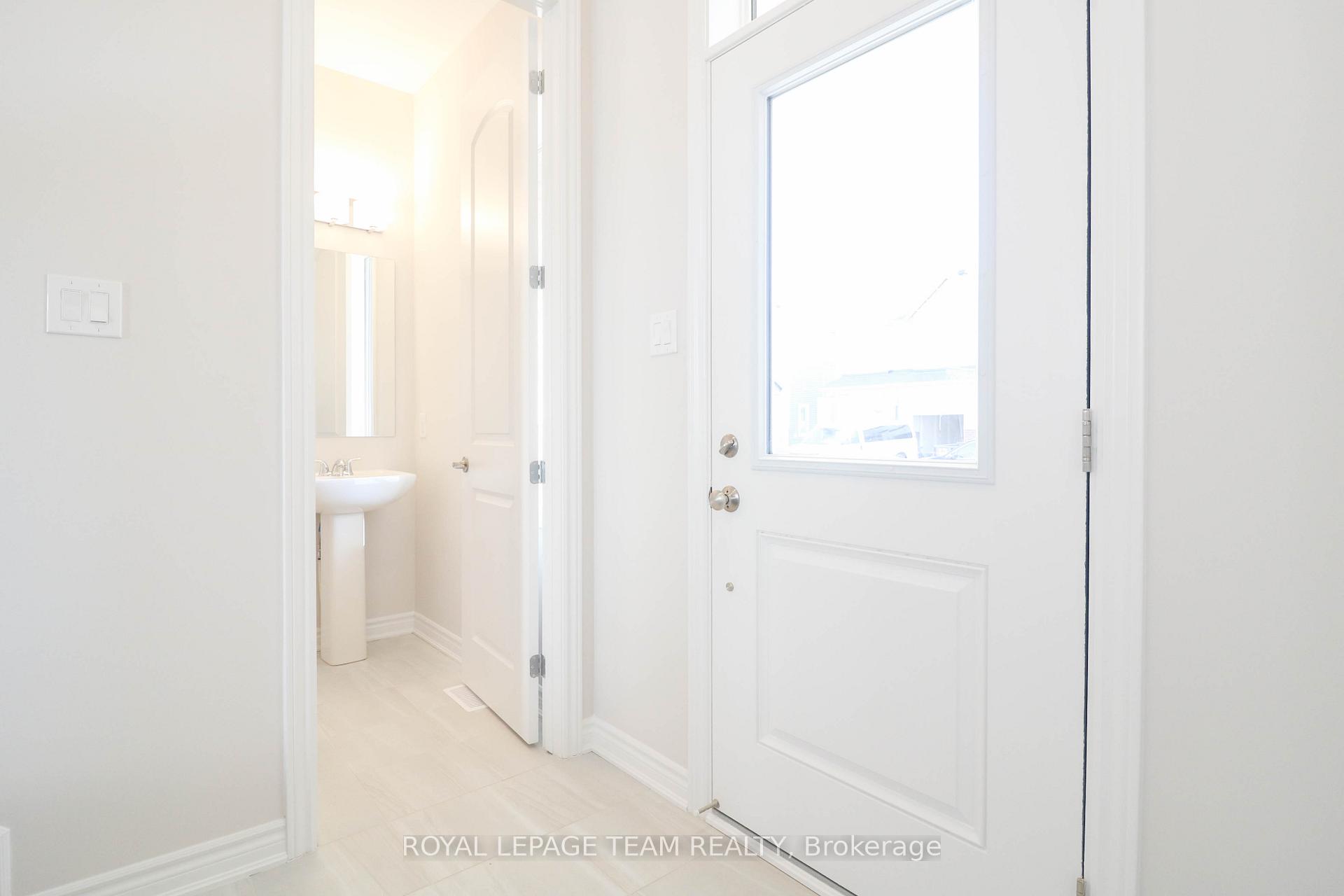 Photo 15 of 49 Focality Crescent, Ottawa, Barrhaven - Half Moon Bay — HOMEH