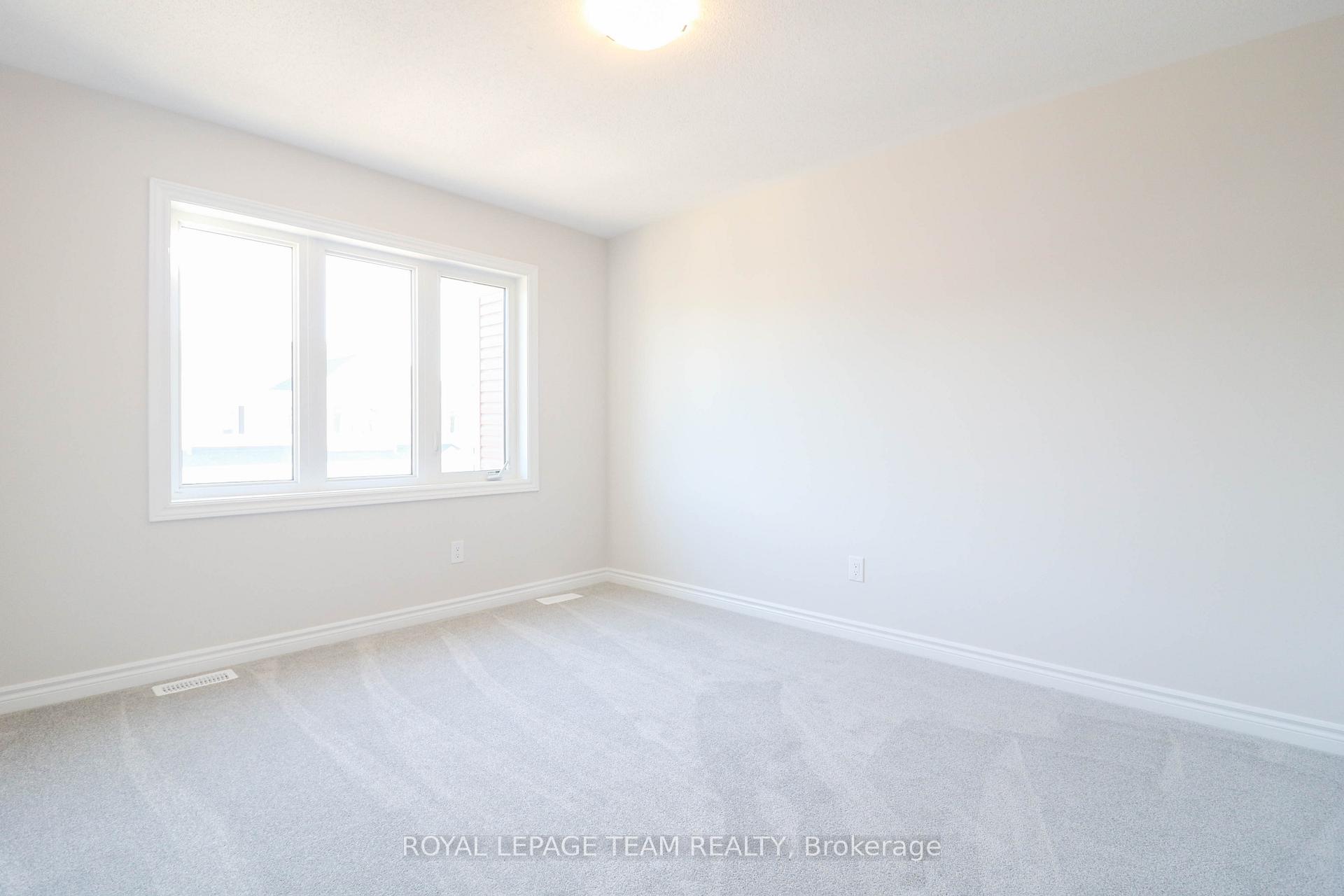 Photo 22 of 49 Focality Crescent, Ottawa, Barrhaven - Half Moon Bay — HOMEH