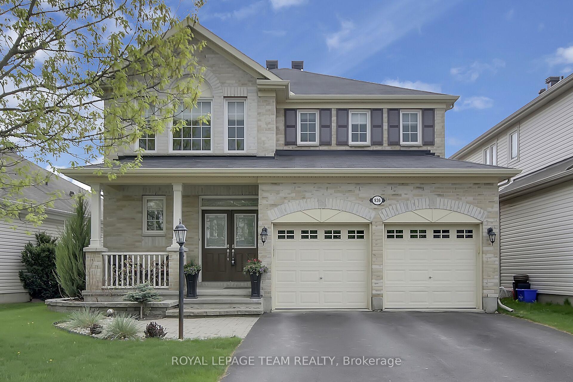 Front of 936 Rossburn Crescent