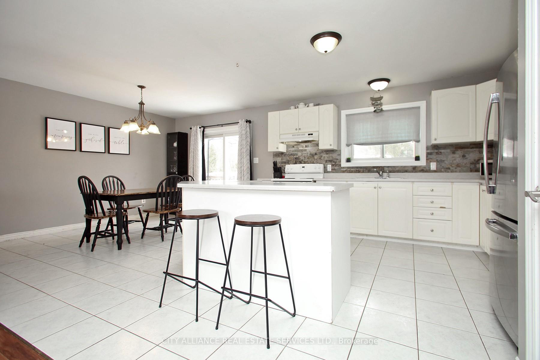Photo 6 of 28 Joel Avenue, Georgina, Historic Lakeshore Communities — HOMEH