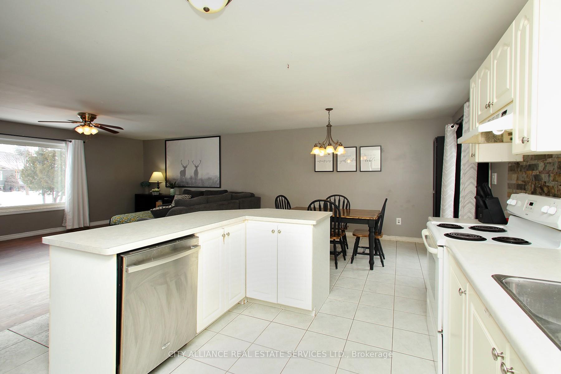 Photo 12 of 28 Joel Avenue, Georgina, Historic Lakeshore Communities — HOMEH