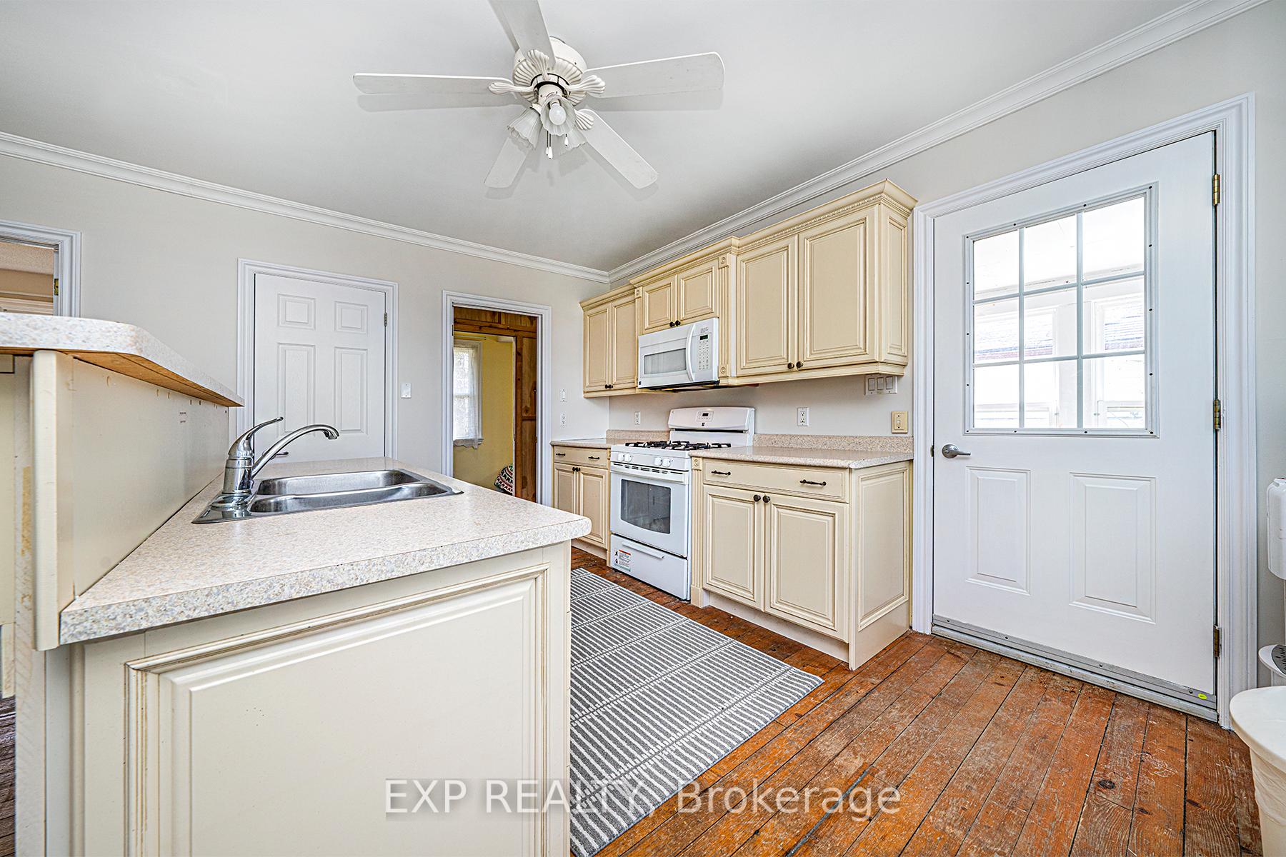 Photo 9 of 24 Mcrae Beach Road S, Georgina, Pefferlaw — HOMEH