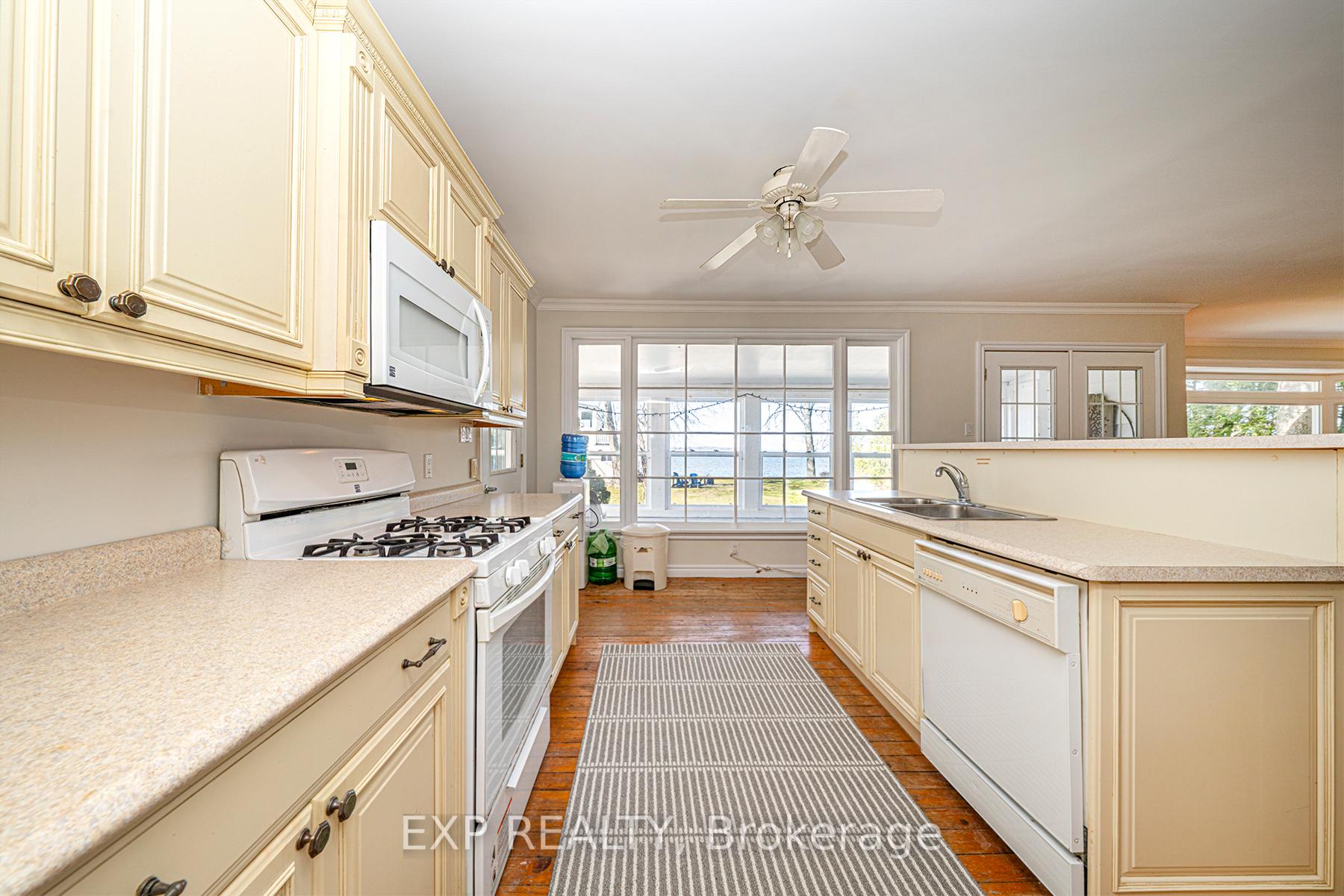 Photo 10 of 24 Mcrae Beach Road S, Georgina, Pefferlaw — HOMEH