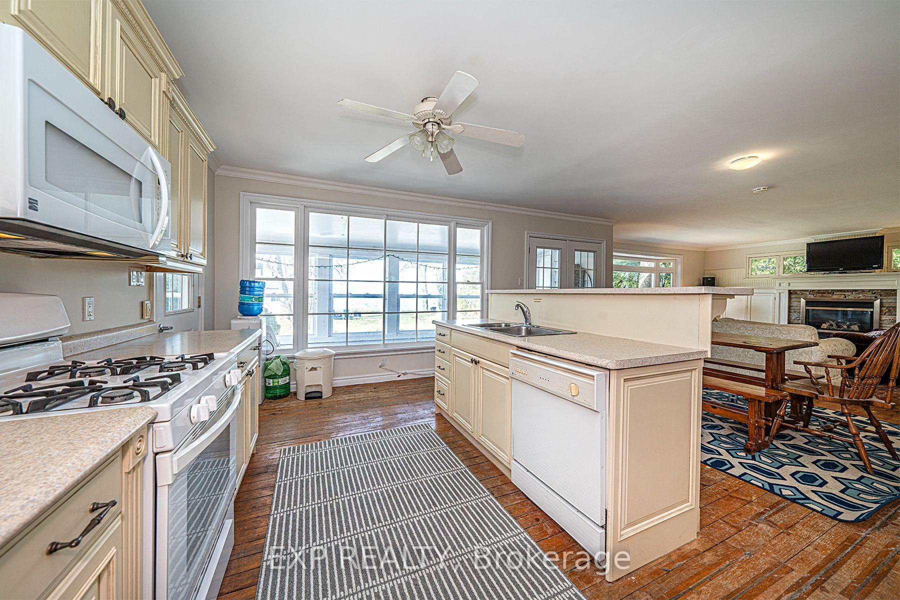 Photo 12 of 24 Mcrae Beach Road S, Georgina, Pefferlaw — HOMEH