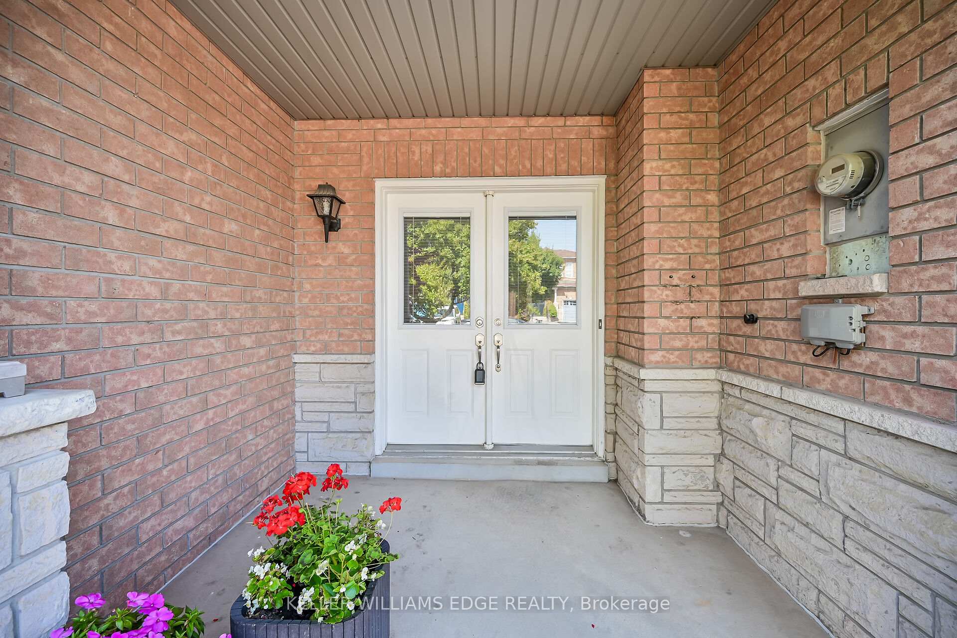Photo 2 of 5648 Evelyn Lane, Burlington, Appleby — HOMEH