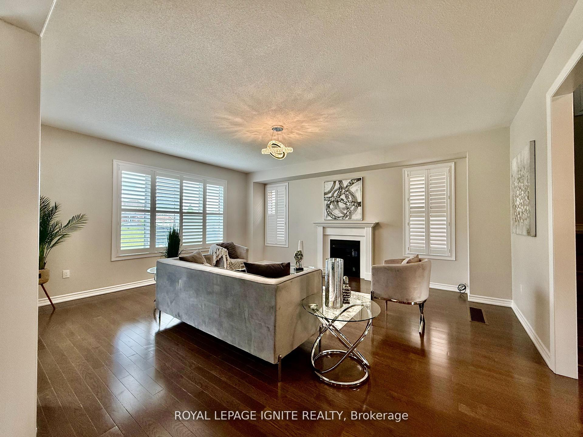 Photo 4 of 18 Willoughby Place, Clarington, Bowmanville — HOMEH