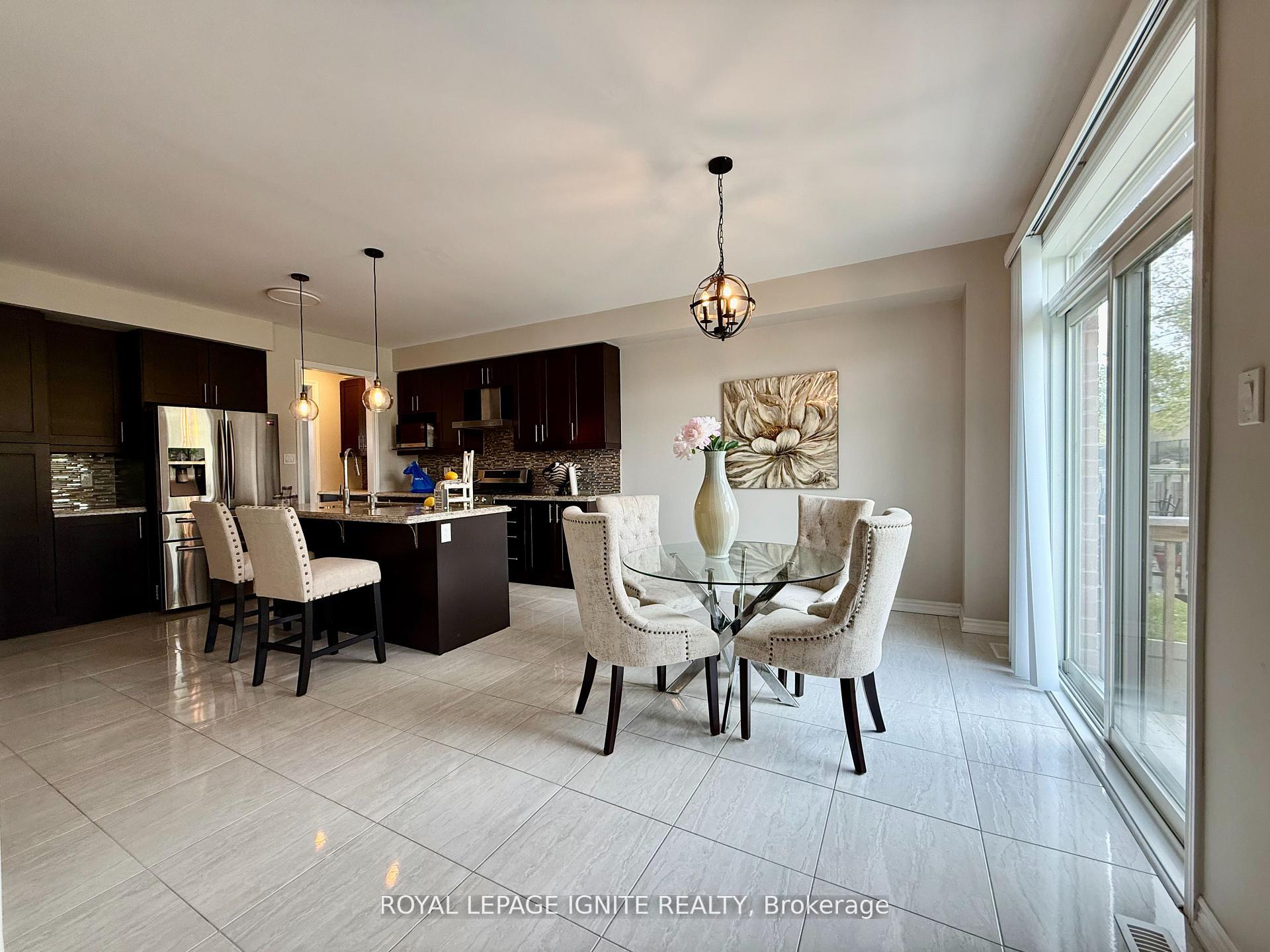 Photo 5 of 18 Willoughby Place, Clarington, Bowmanville — HOMEH