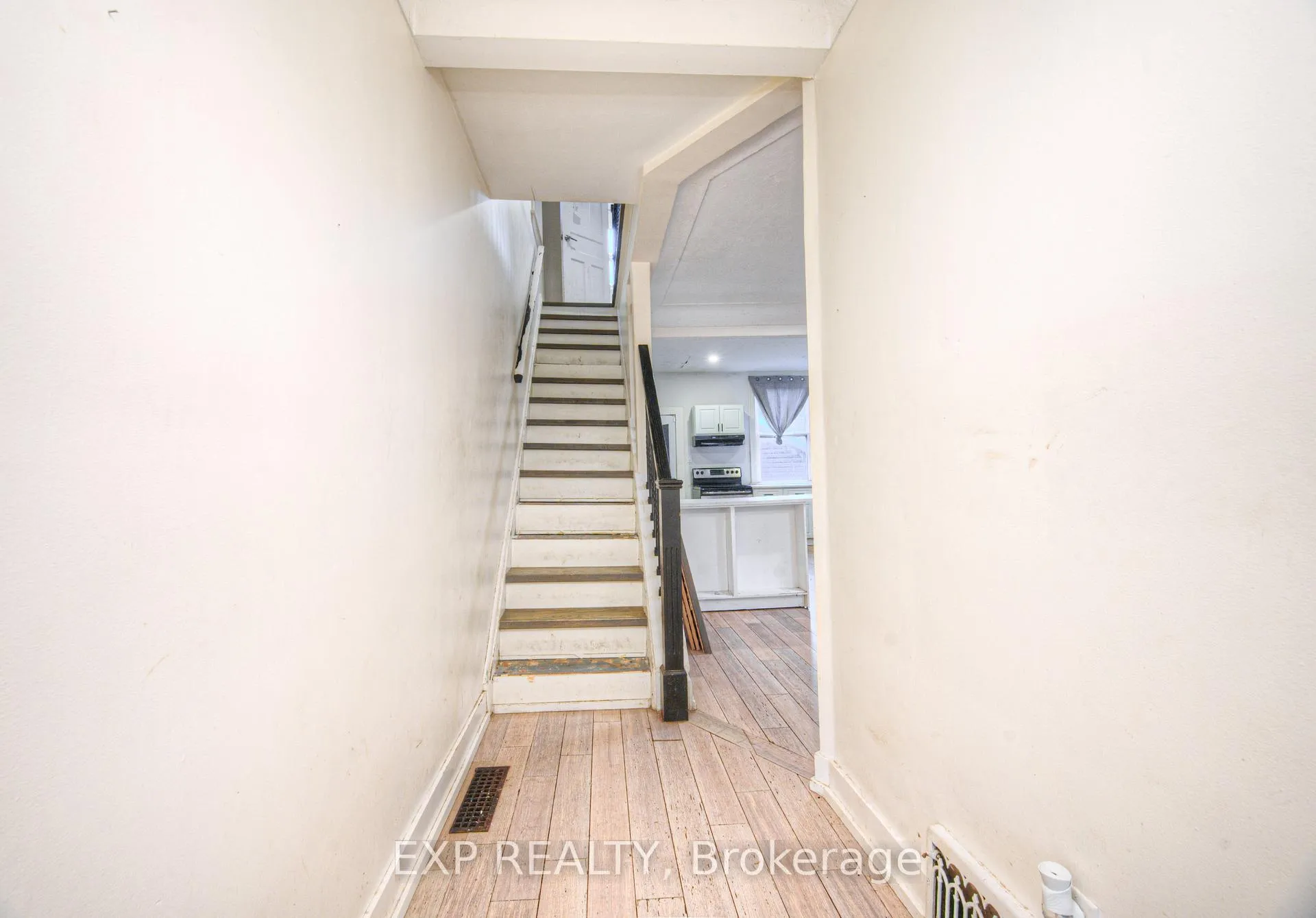 Photo 8 of 750 Cannon Street E, Hamilton, Stipley — HOMEH