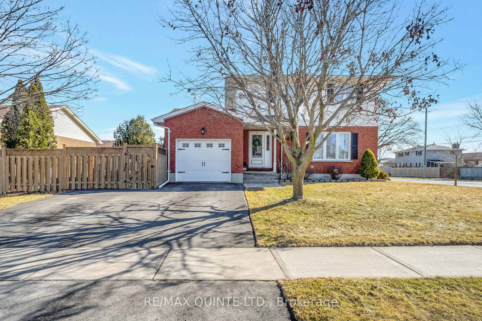 Photo 2 of 49 Springbrook Crescent, Belleville, Belleville Ward — HOMEH