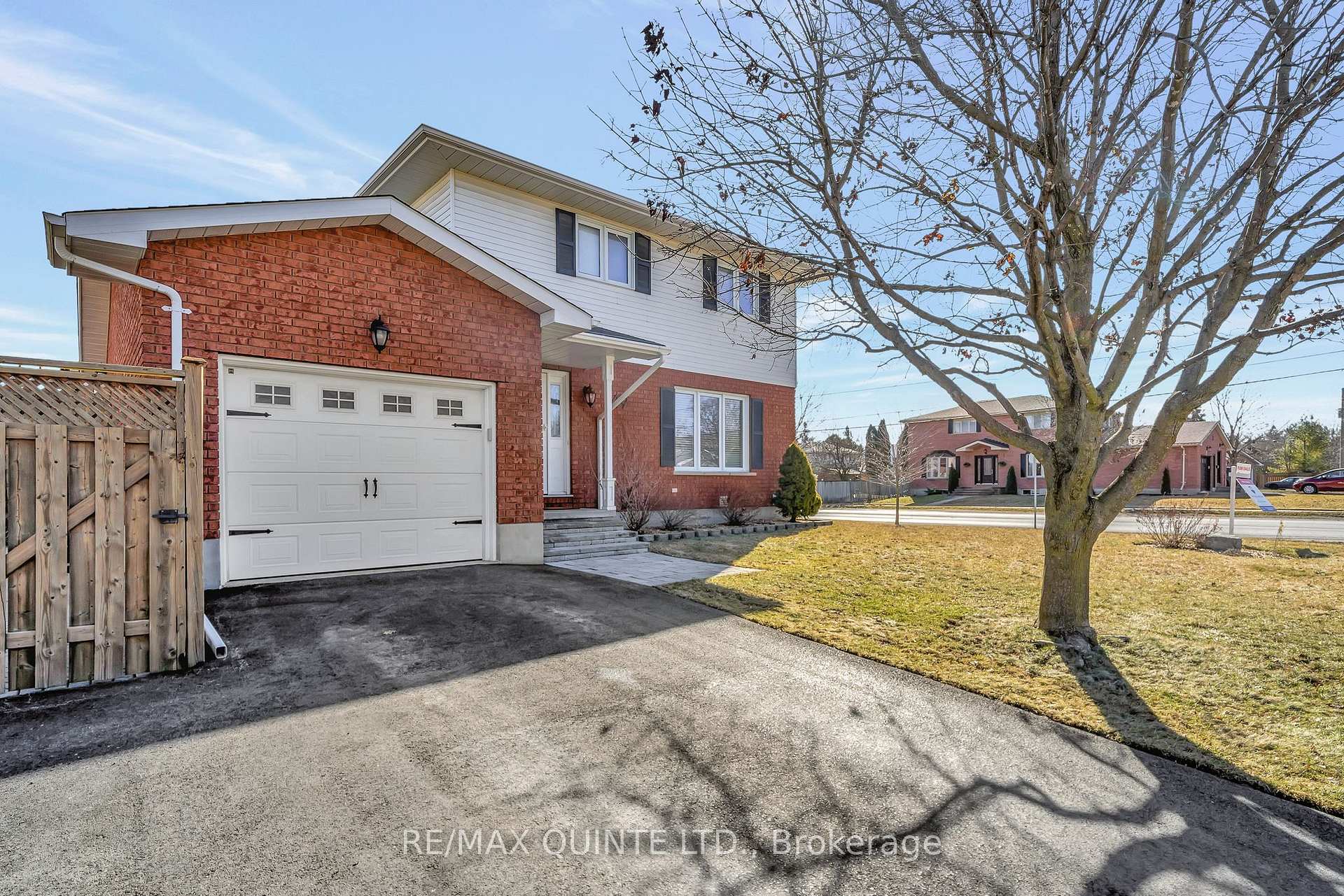 Photo 3 of 49 Springbrook Crescent, Belleville, Belleville Ward — HOMEH