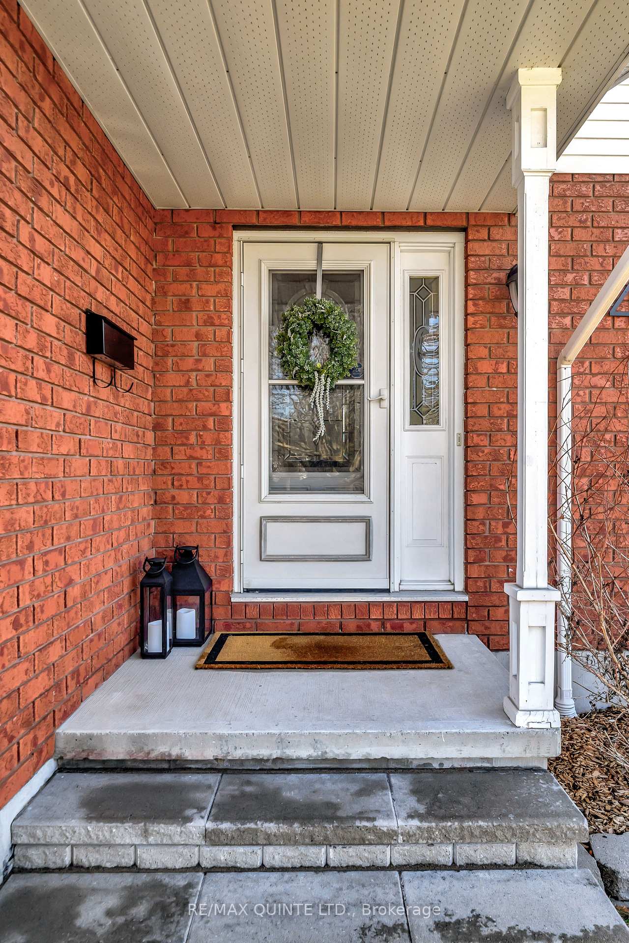 Photo 4 of 49 Springbrook Crescent, Belleville, Belleville Ward — HOMEH