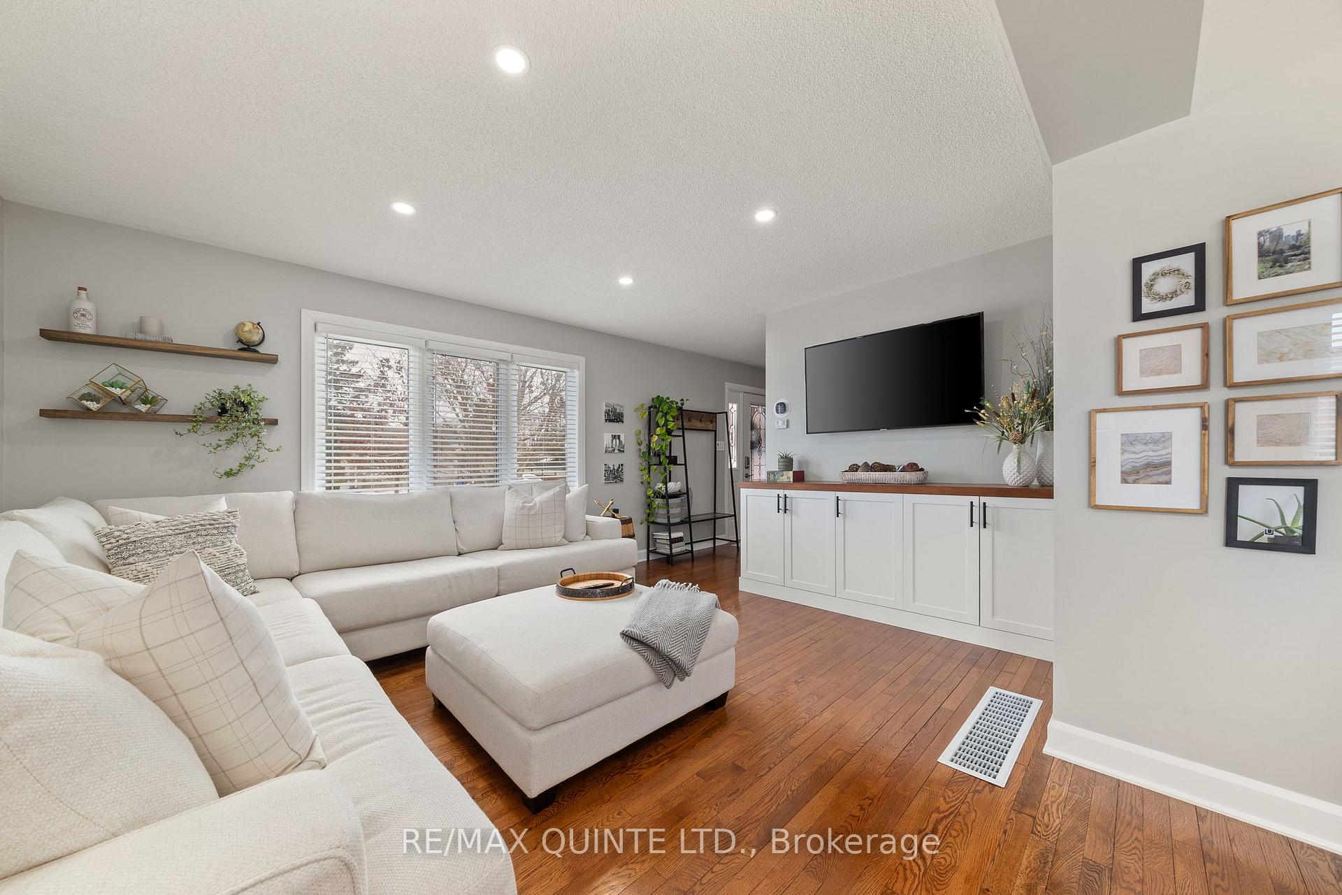 Photo 6 of 49 Springbrook Crescent, Belleville, Belleville Ward — HOMEH