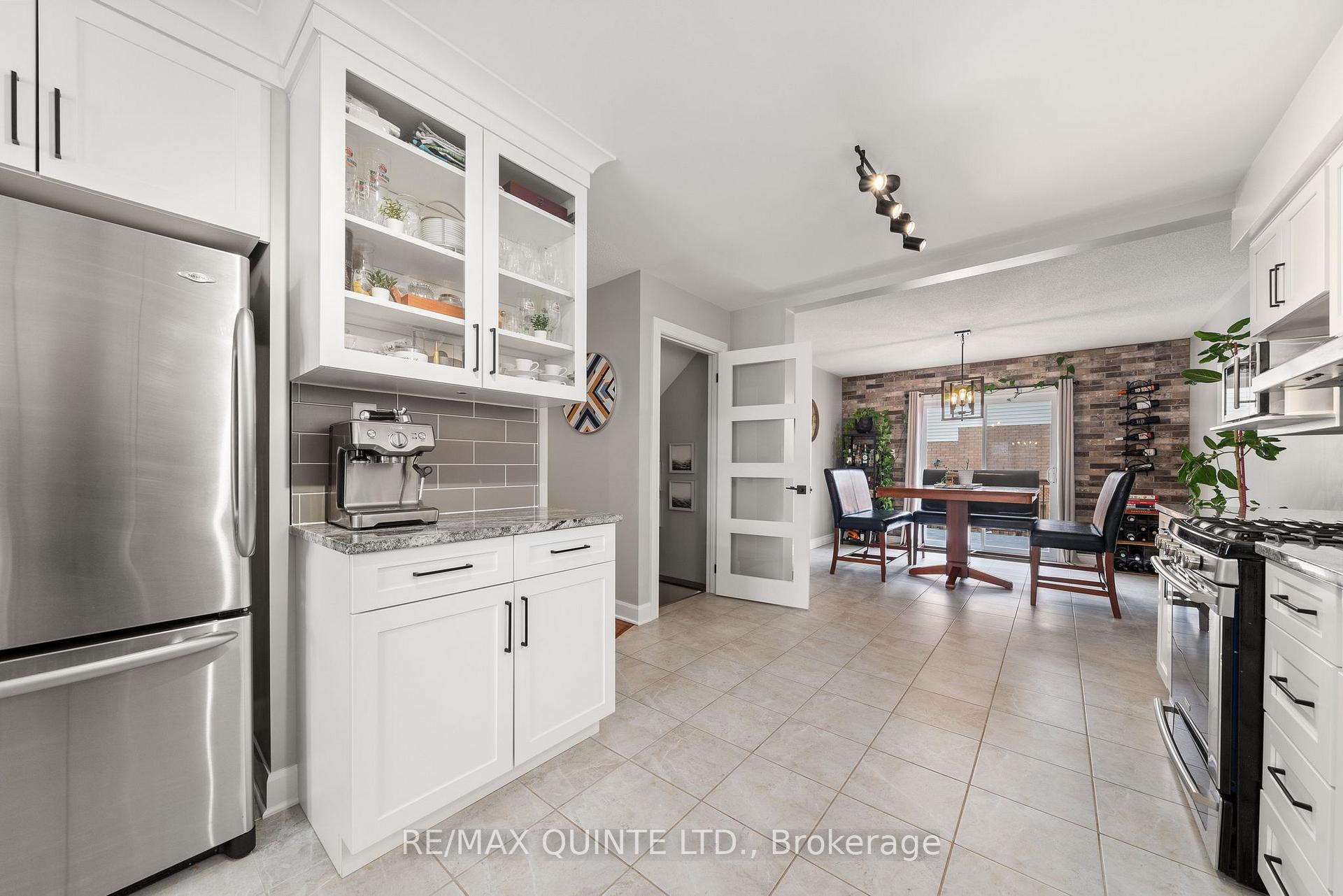 Photo 13 of 49 Springbrook Crescent, Belleville, Belleville Ward — HOMEH