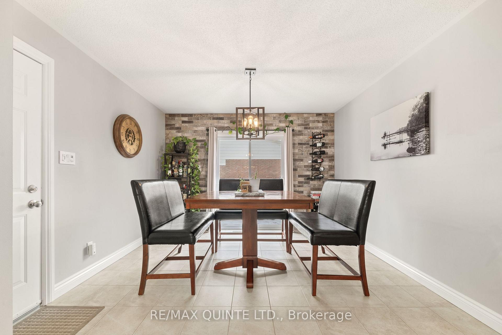 Photo 15 of 49 Springbrook Crescent, Belleville, Belleville Ward — HOMEH