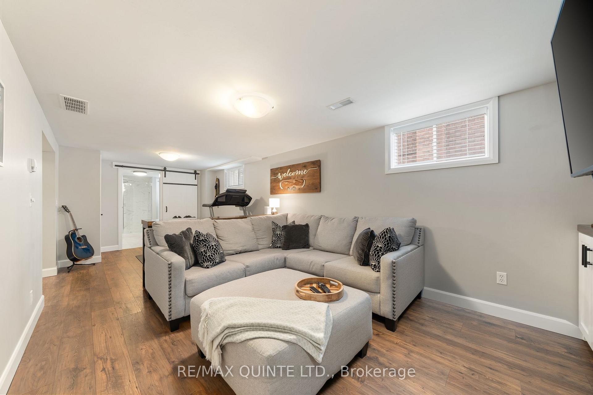 Photo 33 of 49 Springbrook Crescent, Belleville, Belleville Ward — HOMEH