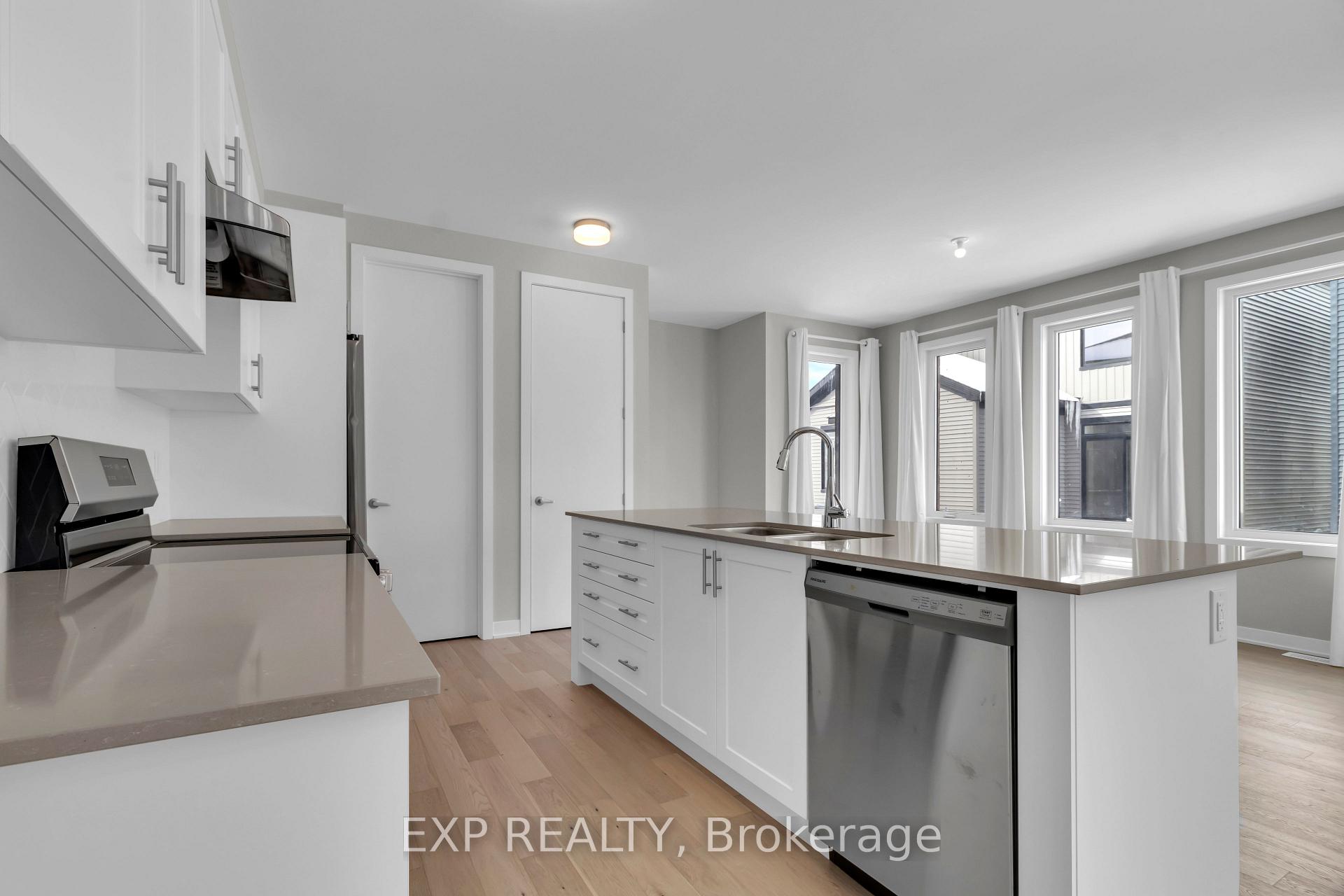 Photo 5 of 354 Peninsula Road, Ottawa, Barrhaven - Heritage Park — HOMEH
