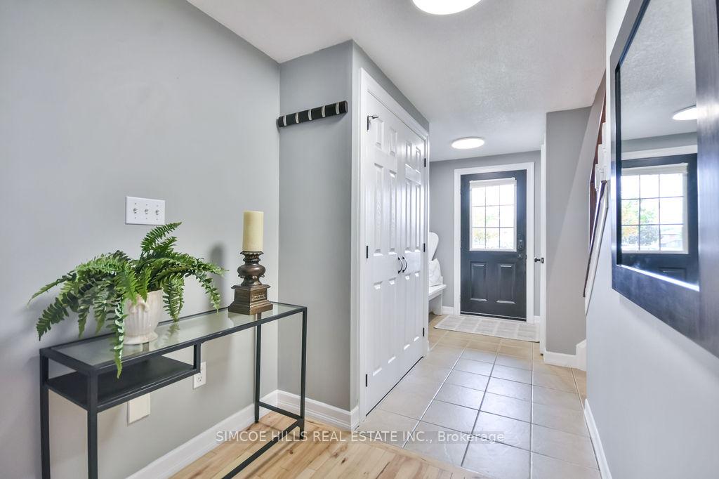Photo 4 of 13 Seymour Crescent, Barrie, Holly — HOMEH