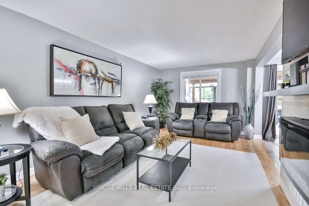 Photo 6 of 13 Seymour Crescent, Barrie, Holly — HOMEH