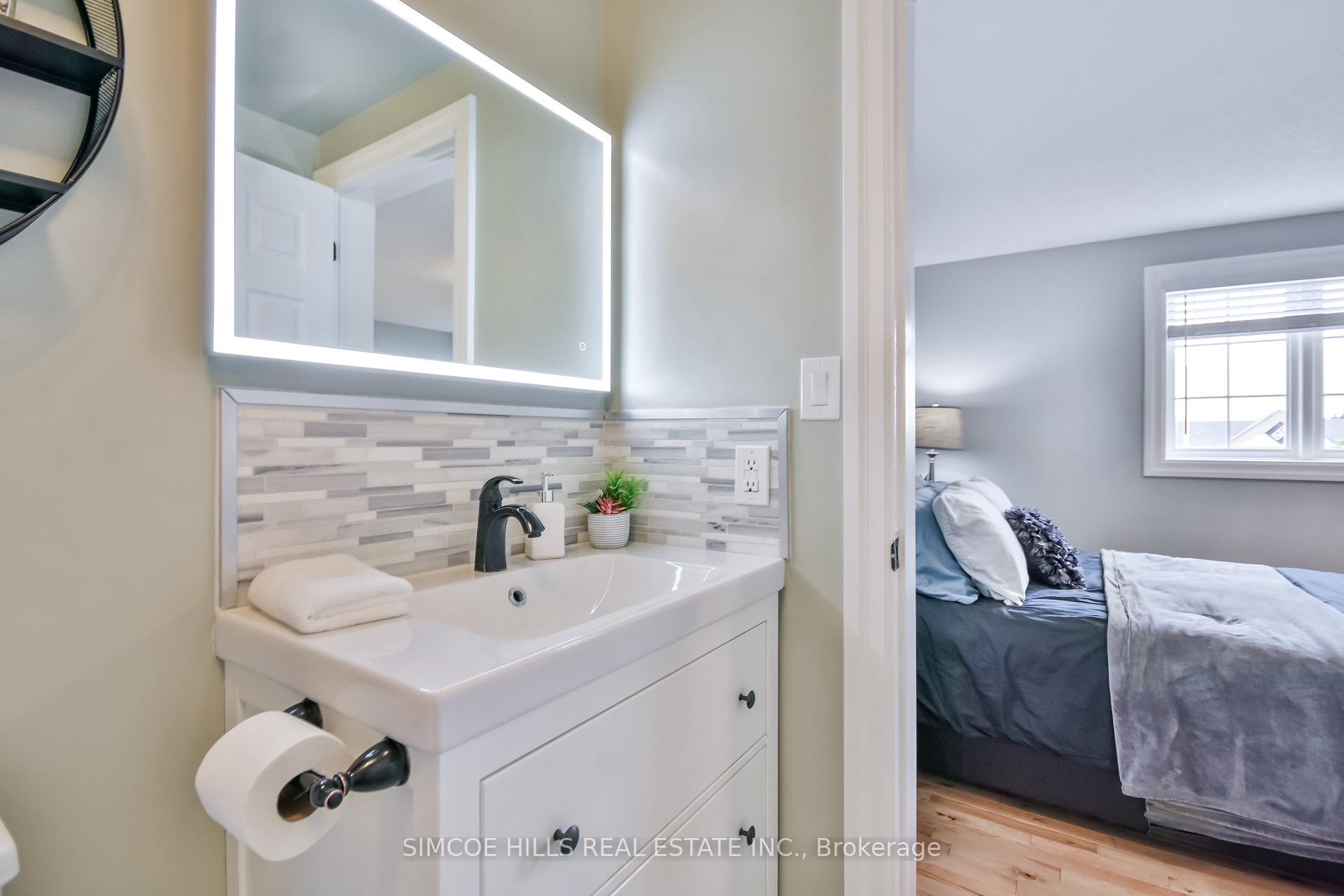 Photo 15 of 13 Seymour Crescent, Barrie, Holly — HOMEH