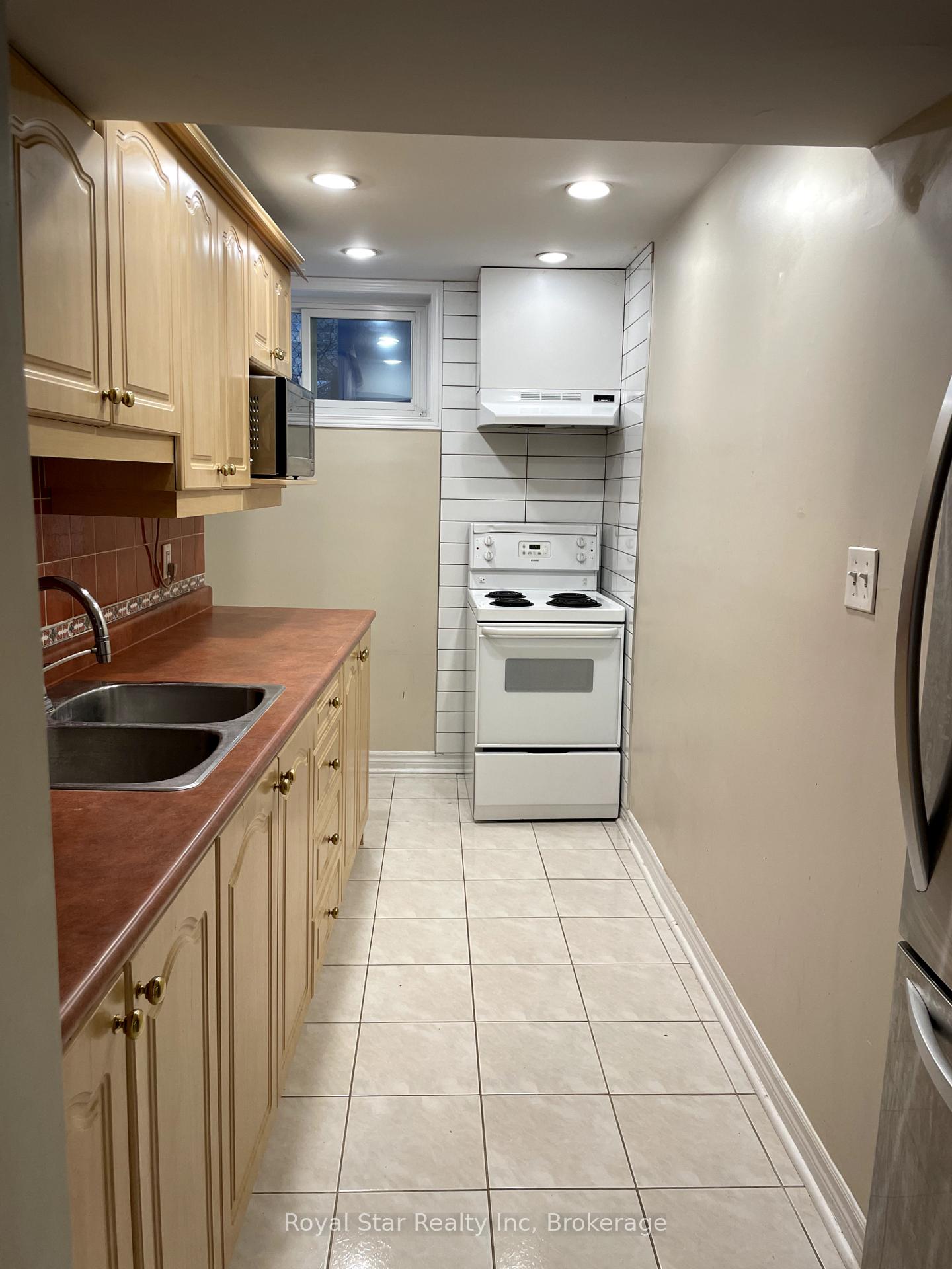 Photo 12 of Unit Basement Apartment, 187 Clair Road, Guelph, Clairfields/Hanlon Business Park — HOMEH