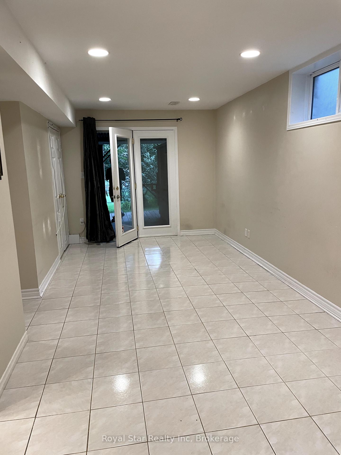 Photo 14 of Unit Basement Apartment, 187 Clair Road, Guelph, Clairfields/Hanlon Business Park — HOMEH
