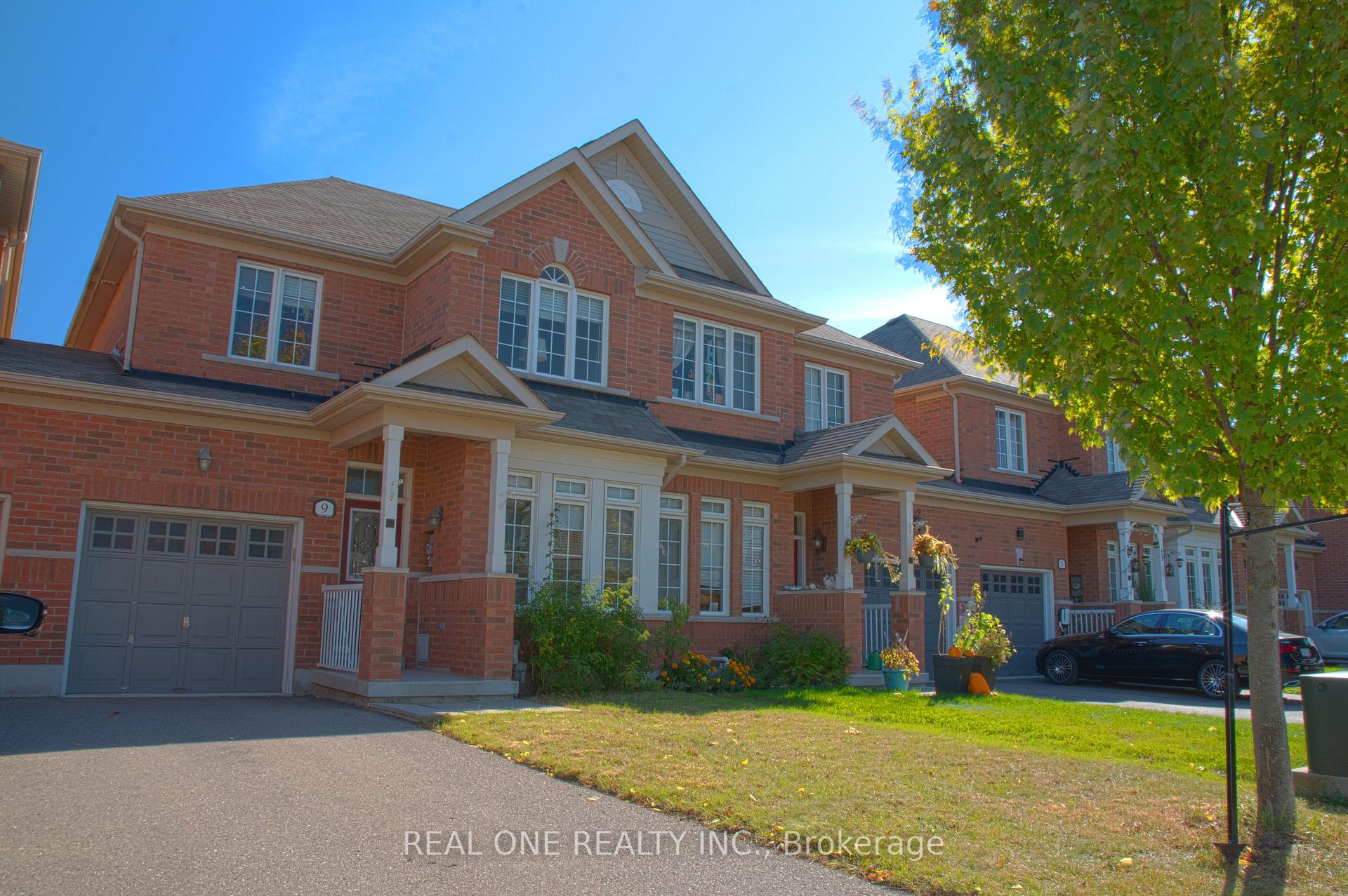 Photo 2 of 9 Lundigan Drive, Georgina, Keswick South — HOMEH