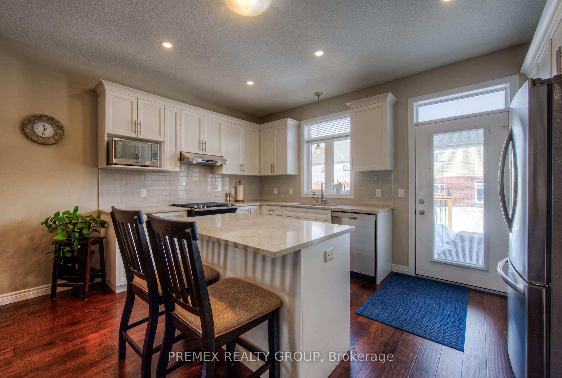 Photo 8 of 94 Arlington Parkway, Brant, Paris — HOMEH