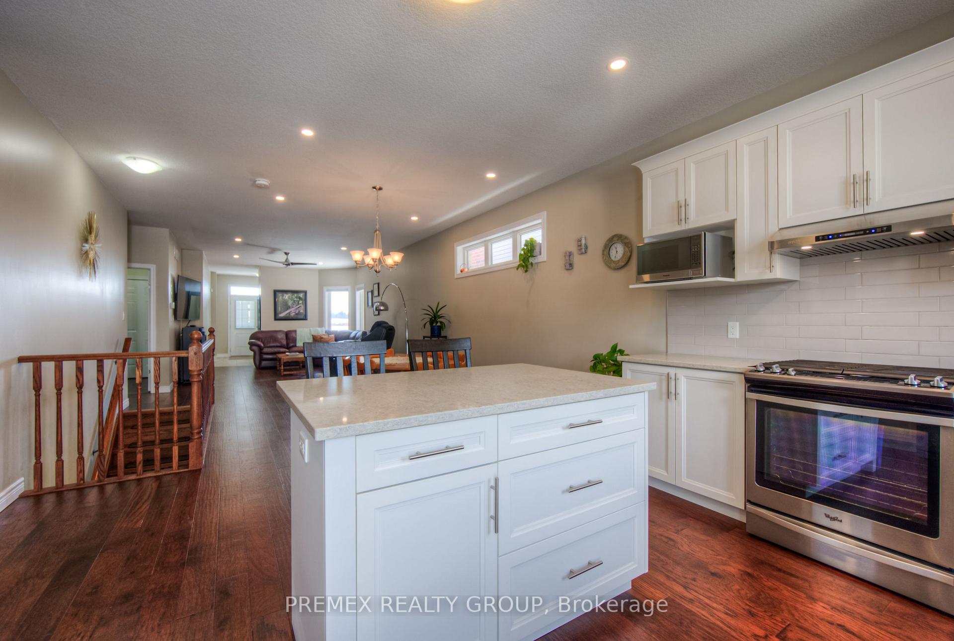 Photo 9 of 94 Arlington Parkway, Brant, Paris — HOMEH