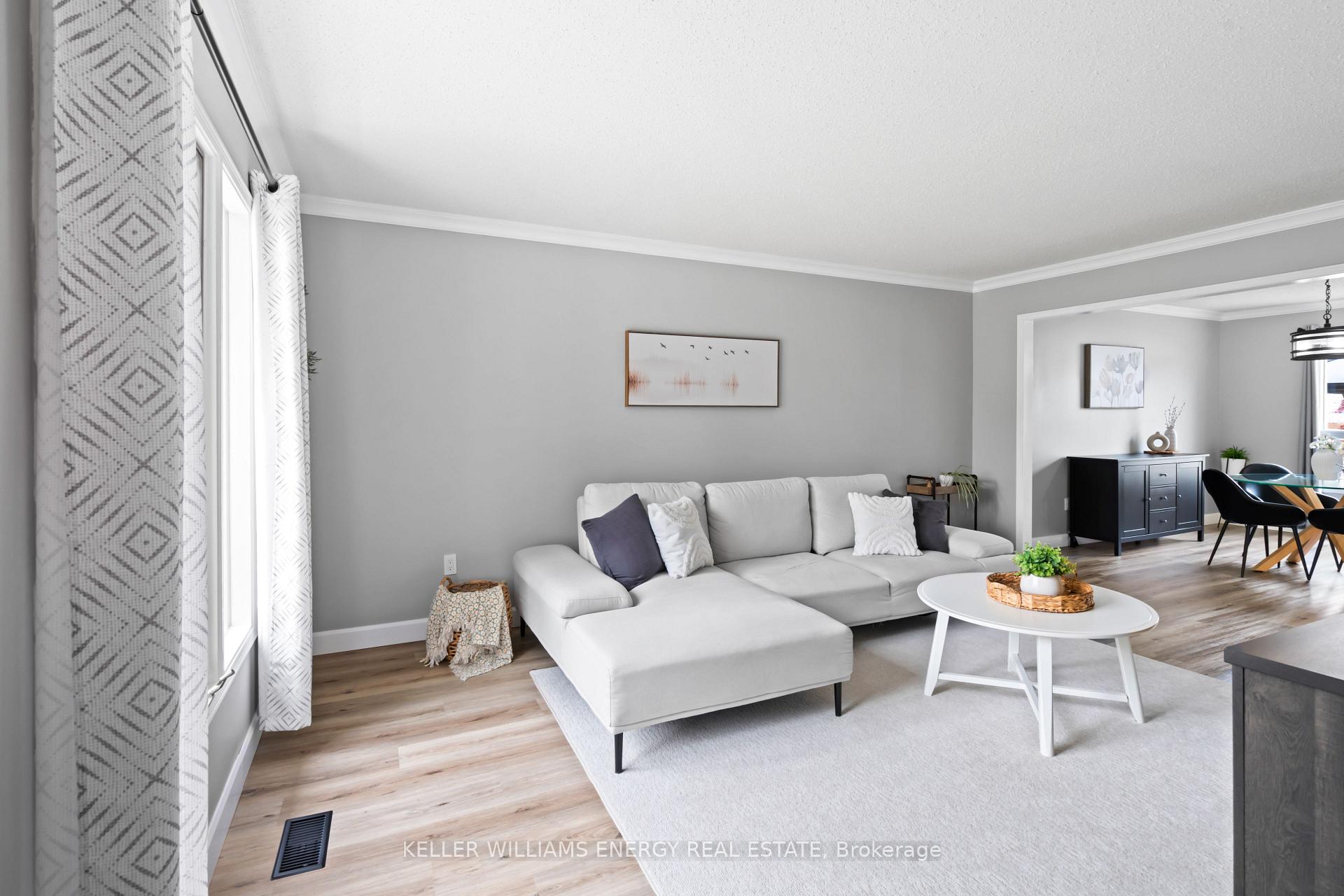 Photo 5 of 55 Strathmanor Drive, Clarington, Bowmanville — HOMEH